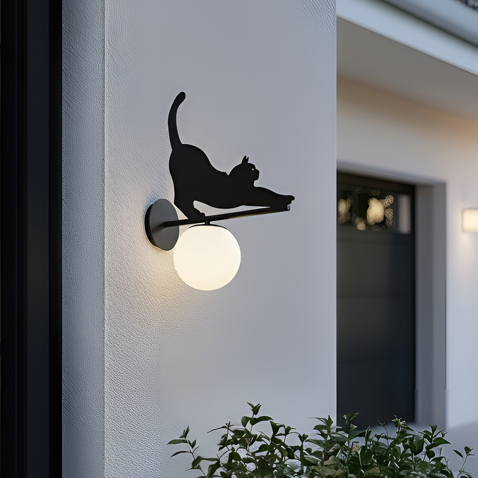 Aplique de exterior Lindby Katti, metal, negro, IP44, gato