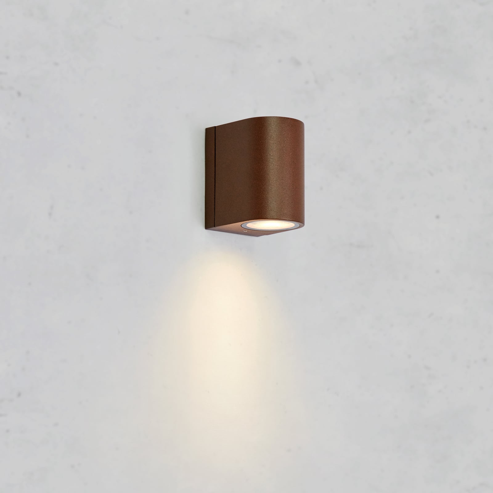 Alor udendørs LED-væglampe, brun, 1 lyskilde, IP65, dæmpbar Alor udendørs LED-væglampe, brun, 1 lyskilde, IP65, dæmpbar