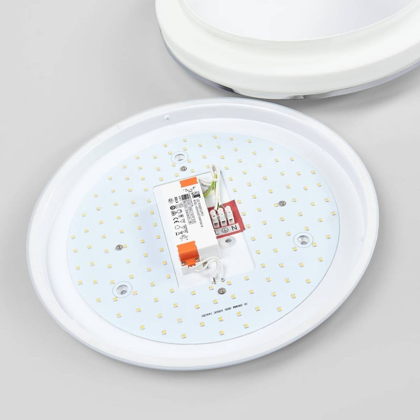 Lindby LED-Deckenleuchte Lyss, Ø 40 cm, chromfarben, IP44 Lindby LED-Deckenleuchte Lyss, Ø 40 cm, chromfarben, IP44