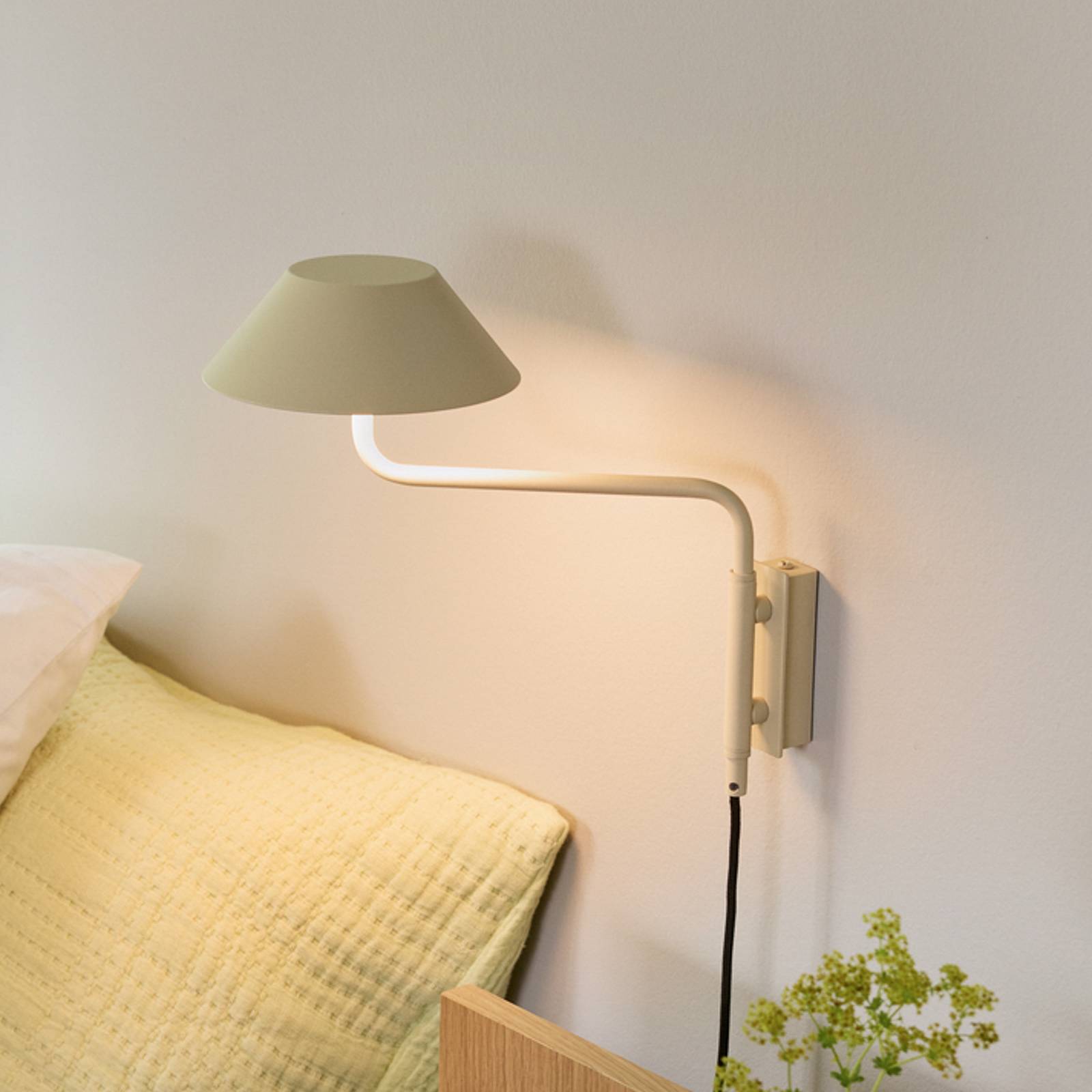 Hübsch Applique murale LED COVER, couleur sable, saillie 30 cm, métal