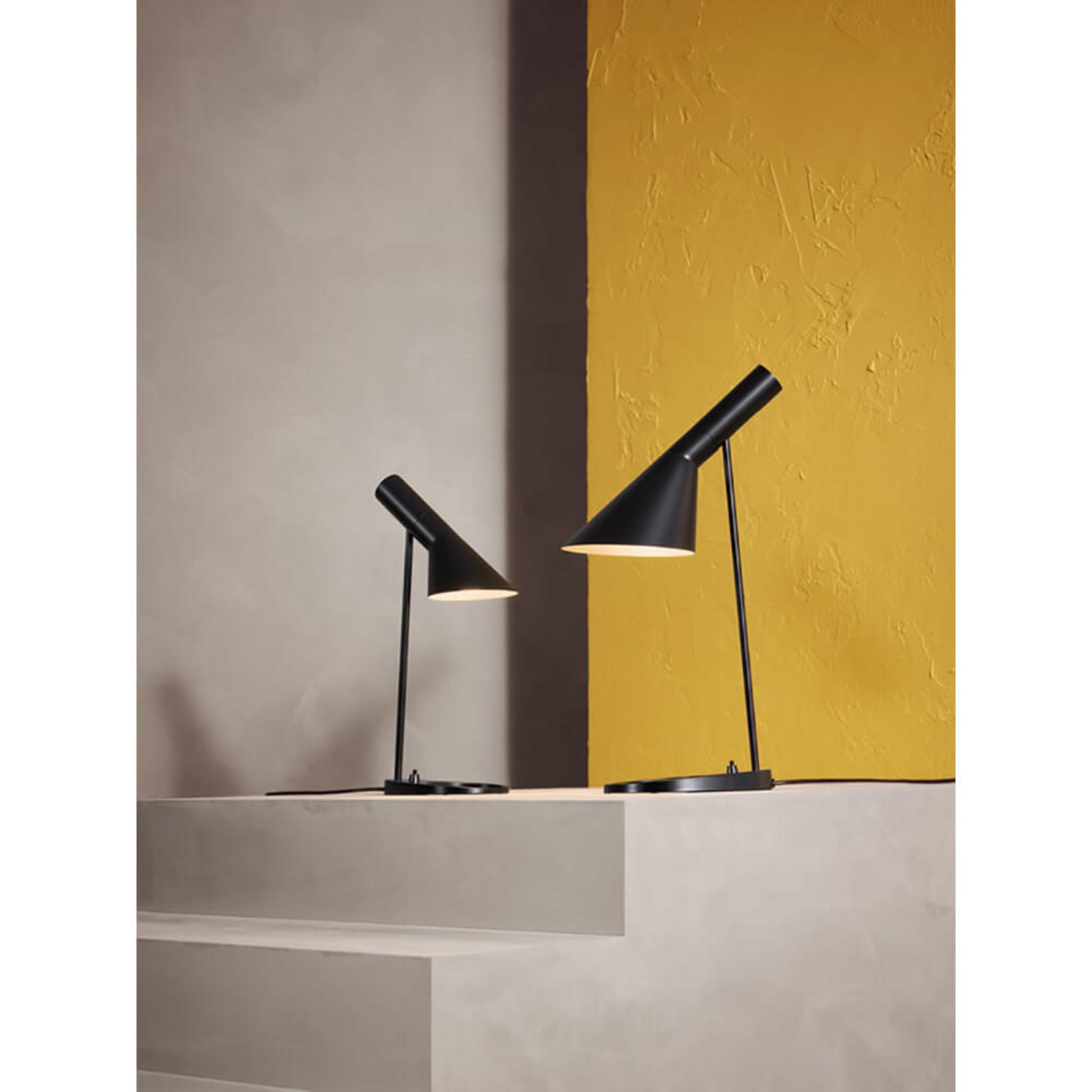 AJ Candeeiro de Mesa Lamp Polished Steel - Louis Poulsen