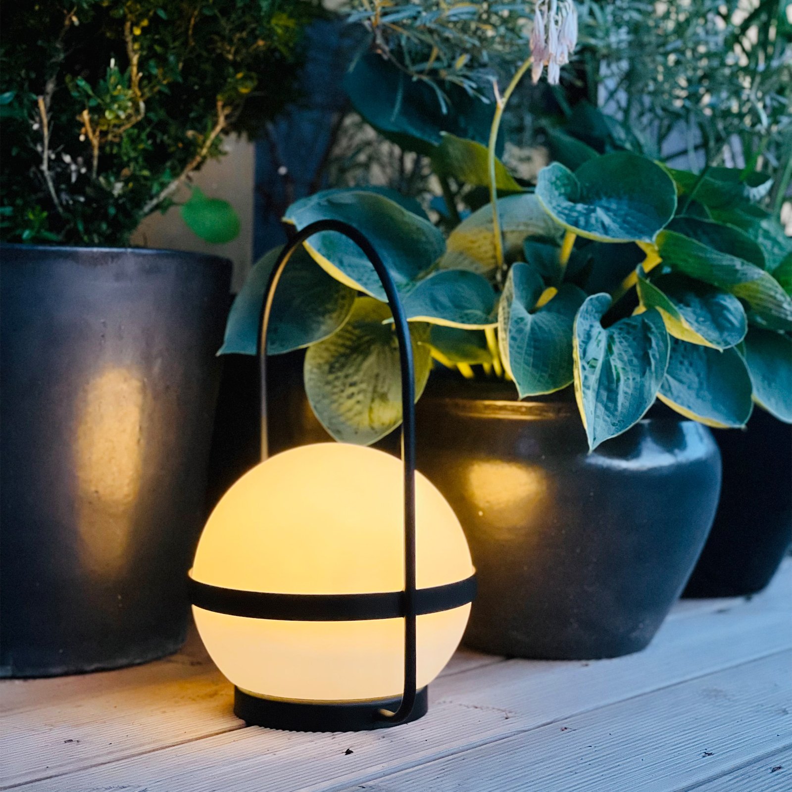 Summer Solar Portable Lampe de Table H36 Dim. Black/White - DybergLarsen