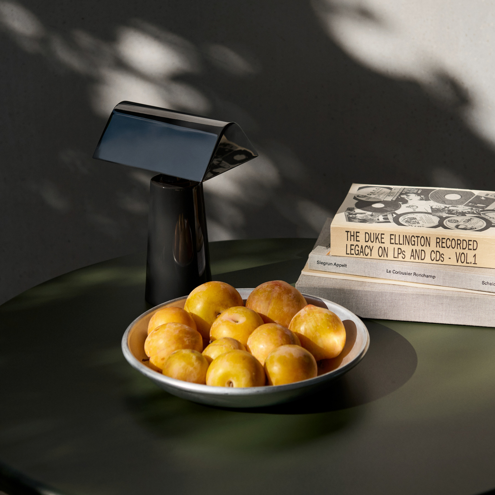 Caret MF1 Akku-Tischleuchte, anthrazit, IP44 - &TRADITION Caret MF1 Akku-Tischleuchte, anthrazit, IP44 - &TRADITION