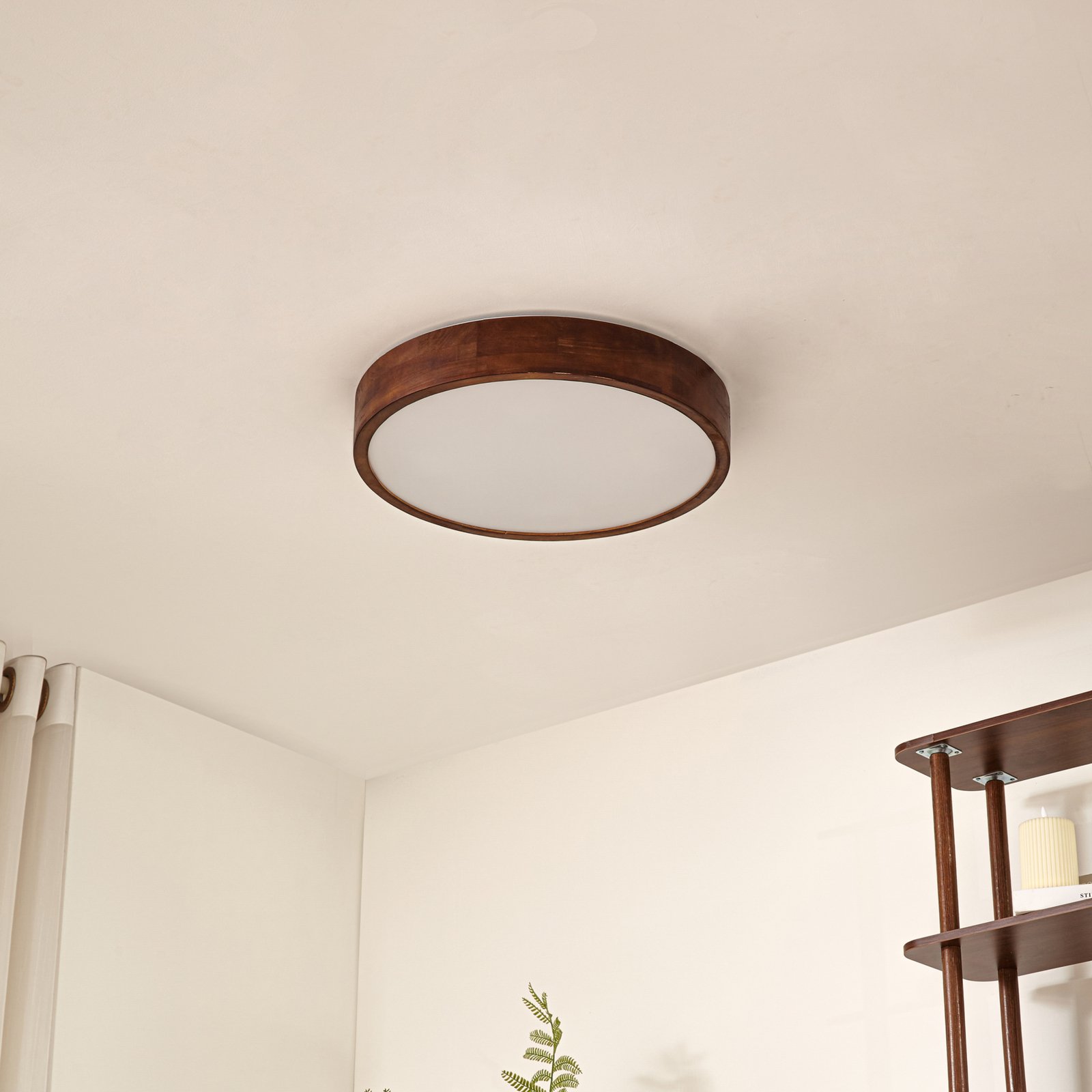 Lindby Deckenleuchte Tanju, Ø 50cm, Walnussholz, 4-flg., E27
