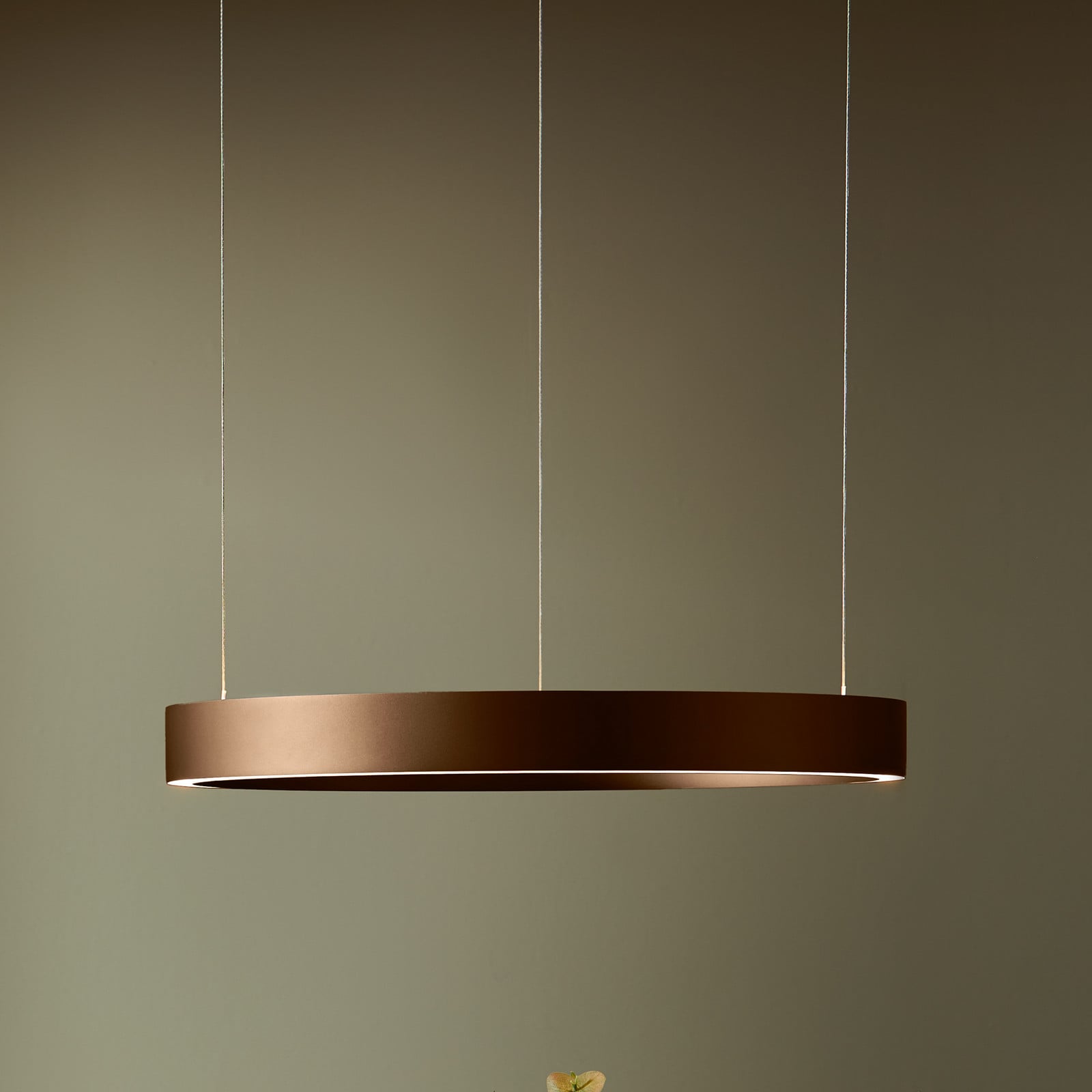 Velora LED-riippuvalaisin, karamellinruskea, Ø60 cm, himmennettävä – LOOM DESIGN - Olohuone - Moderni - Alumiini - Yksilamppuinen