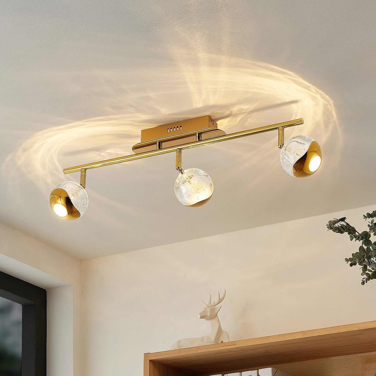 Lucande Kilio foco de techo LED, 3 luces, oro