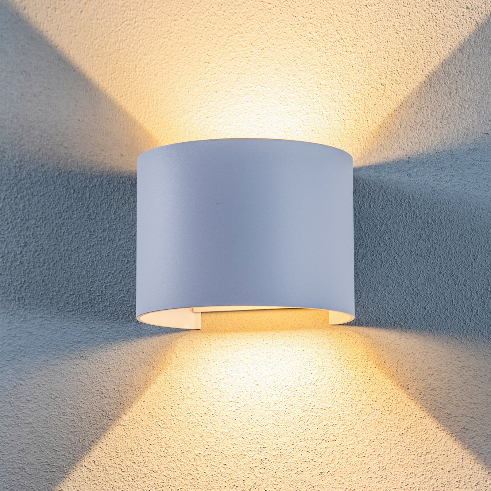 Nivar Round LED Utomhus V&auml;gglampa White Lindby - Balkong - Modern - Metall - Rund