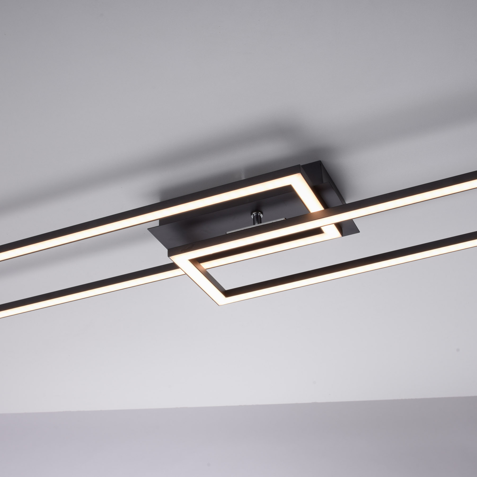 LED stropna svjetiljka Iven, dim, crna, 101,6x19,8cm