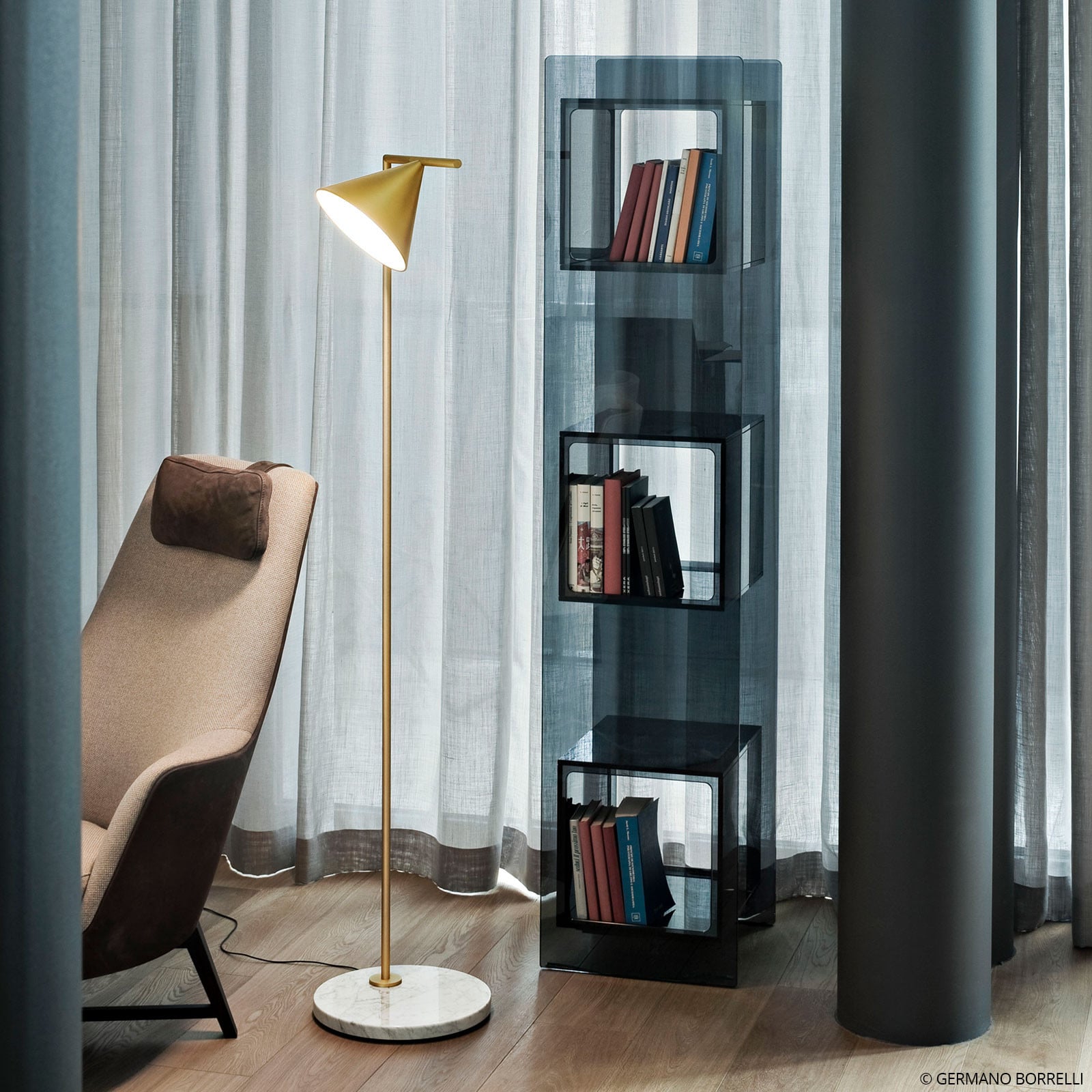 FLOS Captain Flint lampă de podea LED alamă - Camera de zi / sufragerie - Design - alamă alb - Piatră