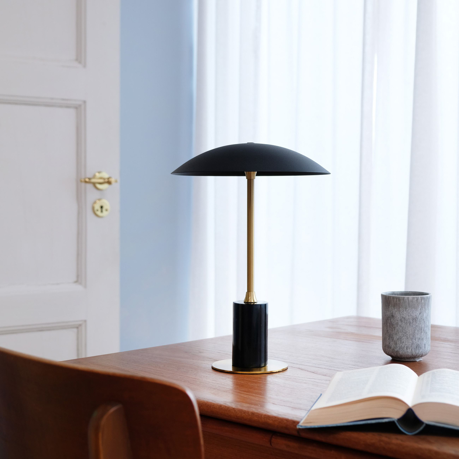 Moon Portable Tischleuchte Black/Brass - DybergLarsen