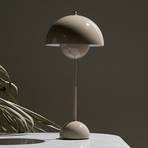 &Tradition Flowerpot VP3 asztali lámpa, szürke-bézs színben