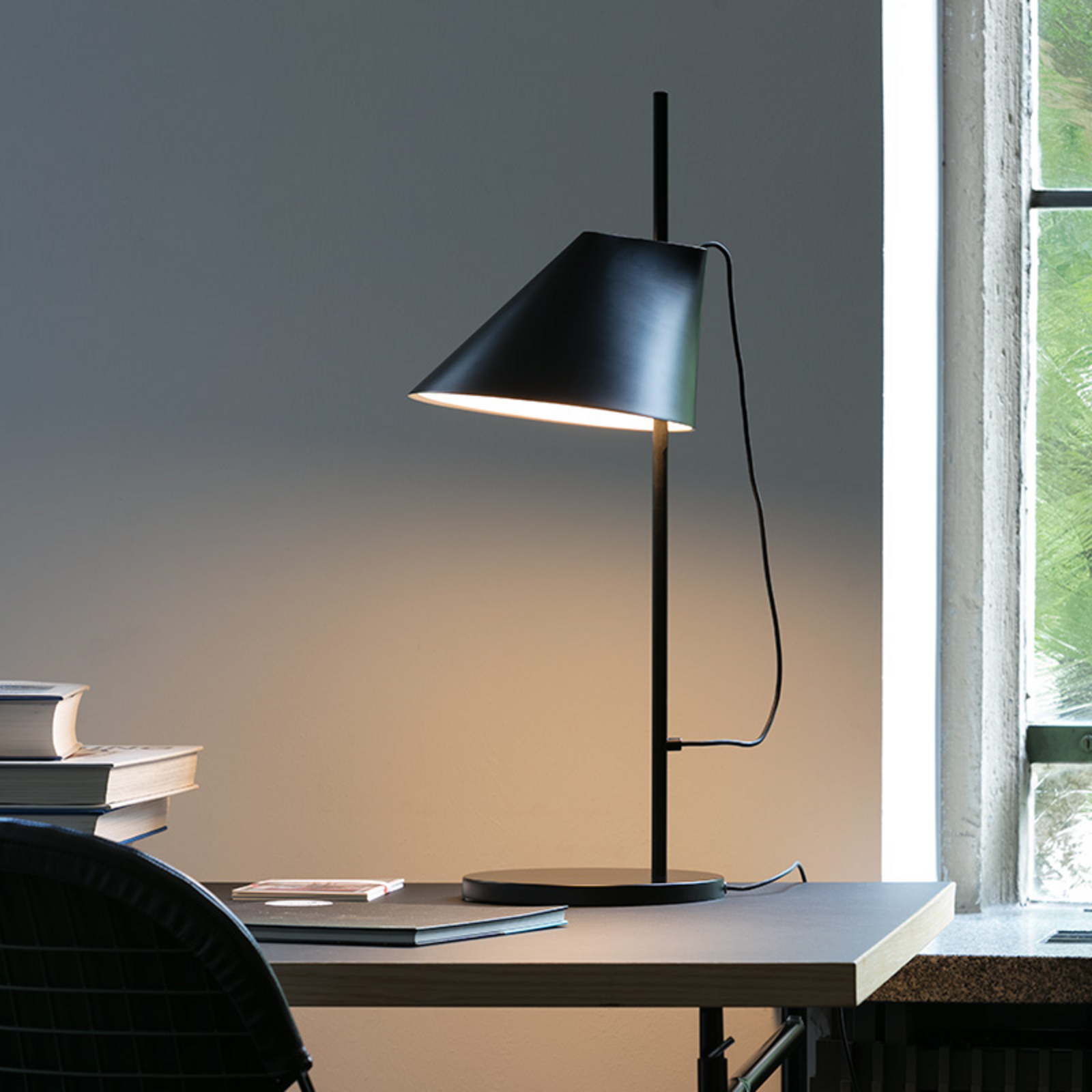 Yuh Table Lamp Black - Louis Poulsen