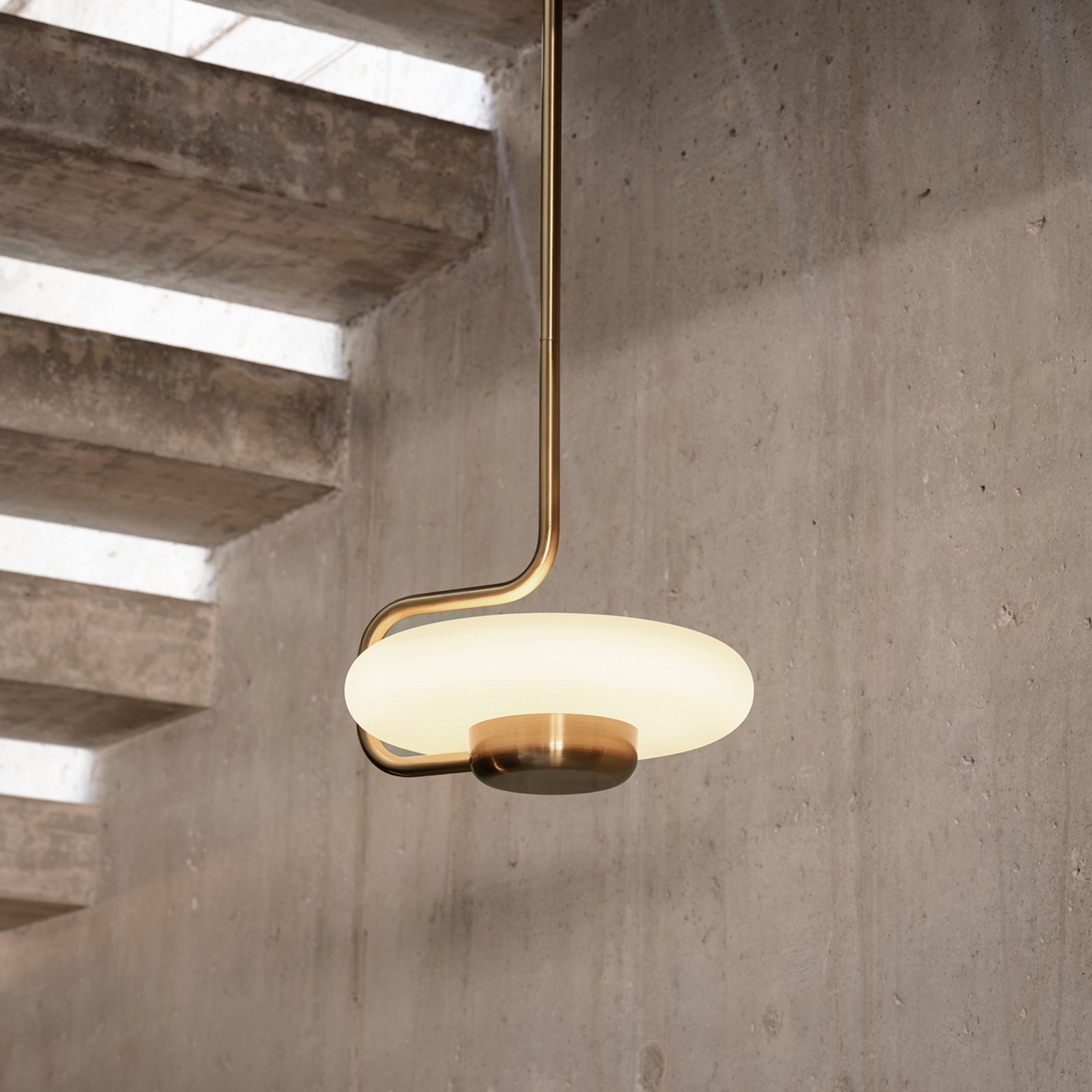 kdln Lampada LED a sospensione TRATTO, ottone, Ø 27 cm, metallo/vetro
