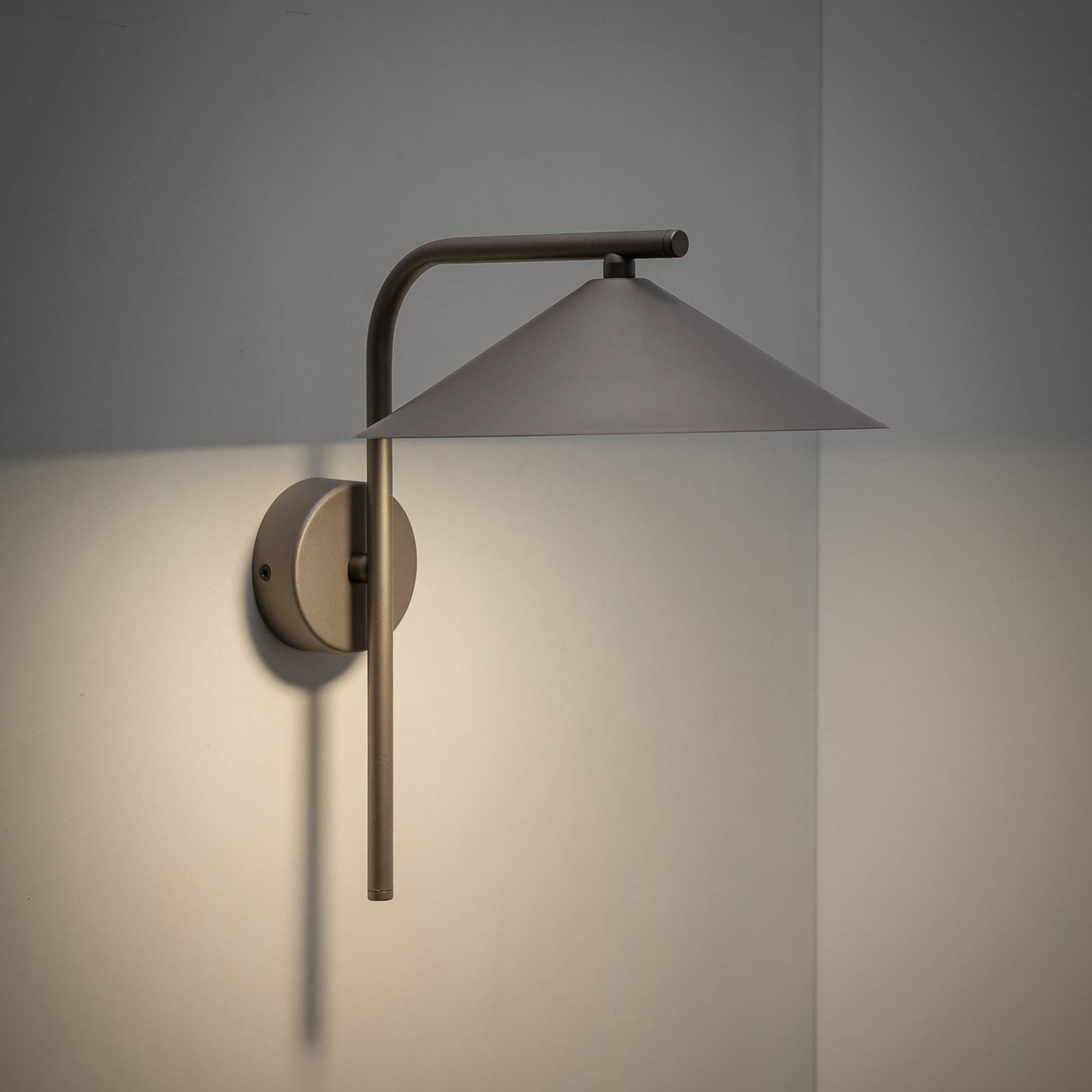 Zidna svjetiljka Lume, smeđa, metalna, visina 30,5 cm