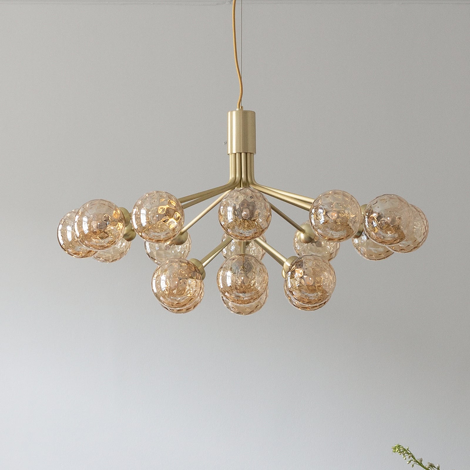 Apiales 18 lysekrone, messing/gull, 18-flg.  - Nuura