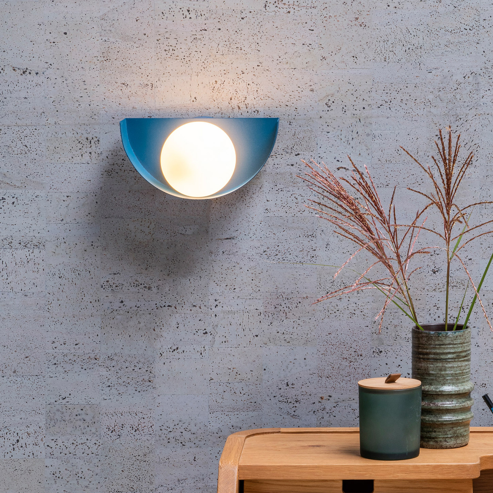 Benni wall lamp spherical glass lampshade, blue