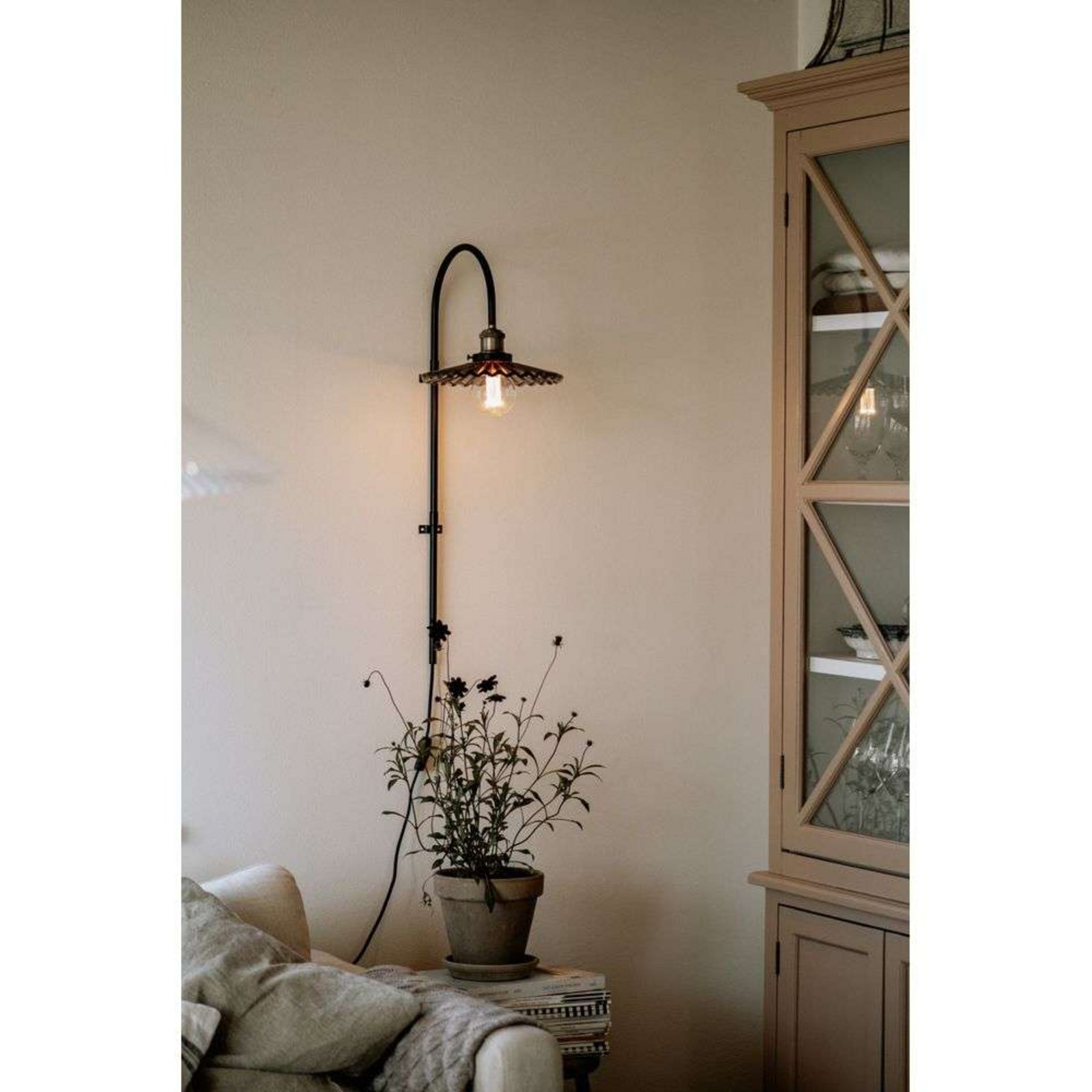 Cobbler 75 Sienas Lampa Dūmi - Globen Lighting Cobbler 75 Sienas Lampa Dūmi - Globen Lighting