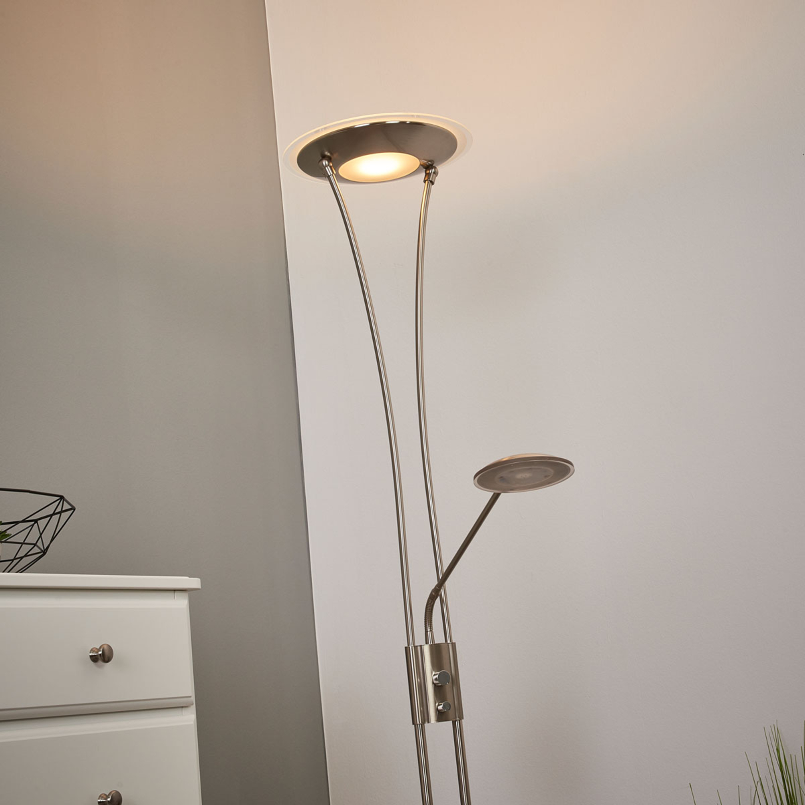 Eda LED uplighter with a dimmer, nickel