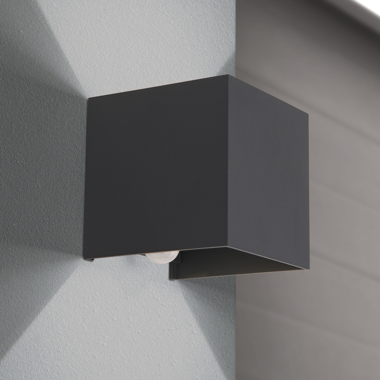 LED outdoor wall light Cube-S, anthracite, metal, sensor