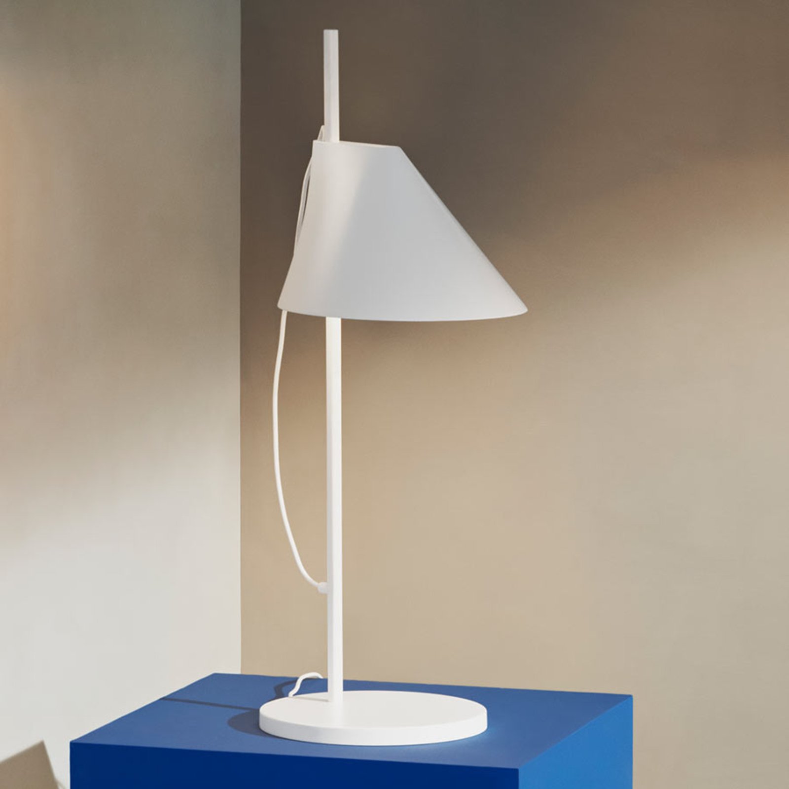 Louis Poulsen Yuh - lámpara de mesa LED en blanco