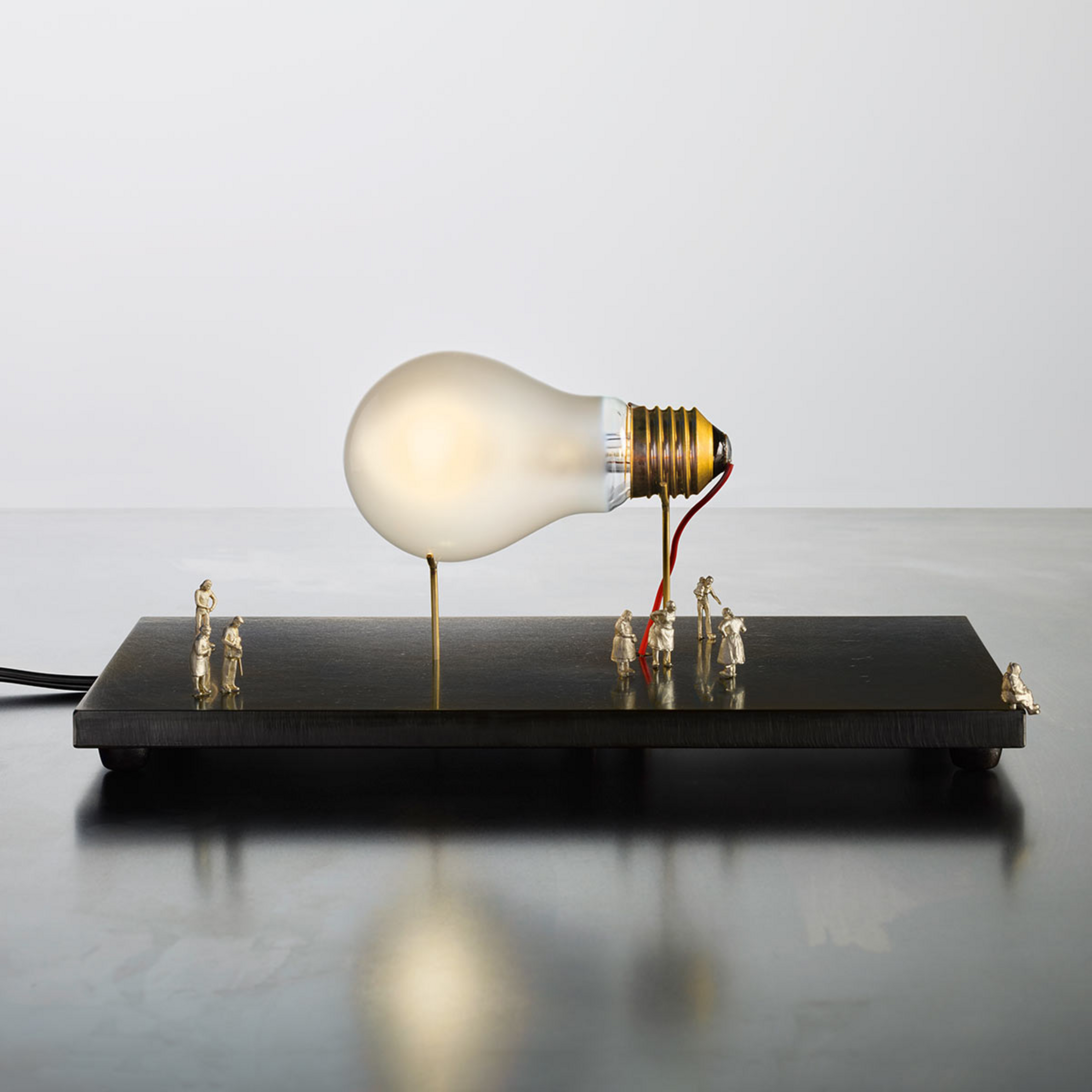 I Ricchi Poveri Monument for a Bulb Lampe de Table - Ingo Maurer