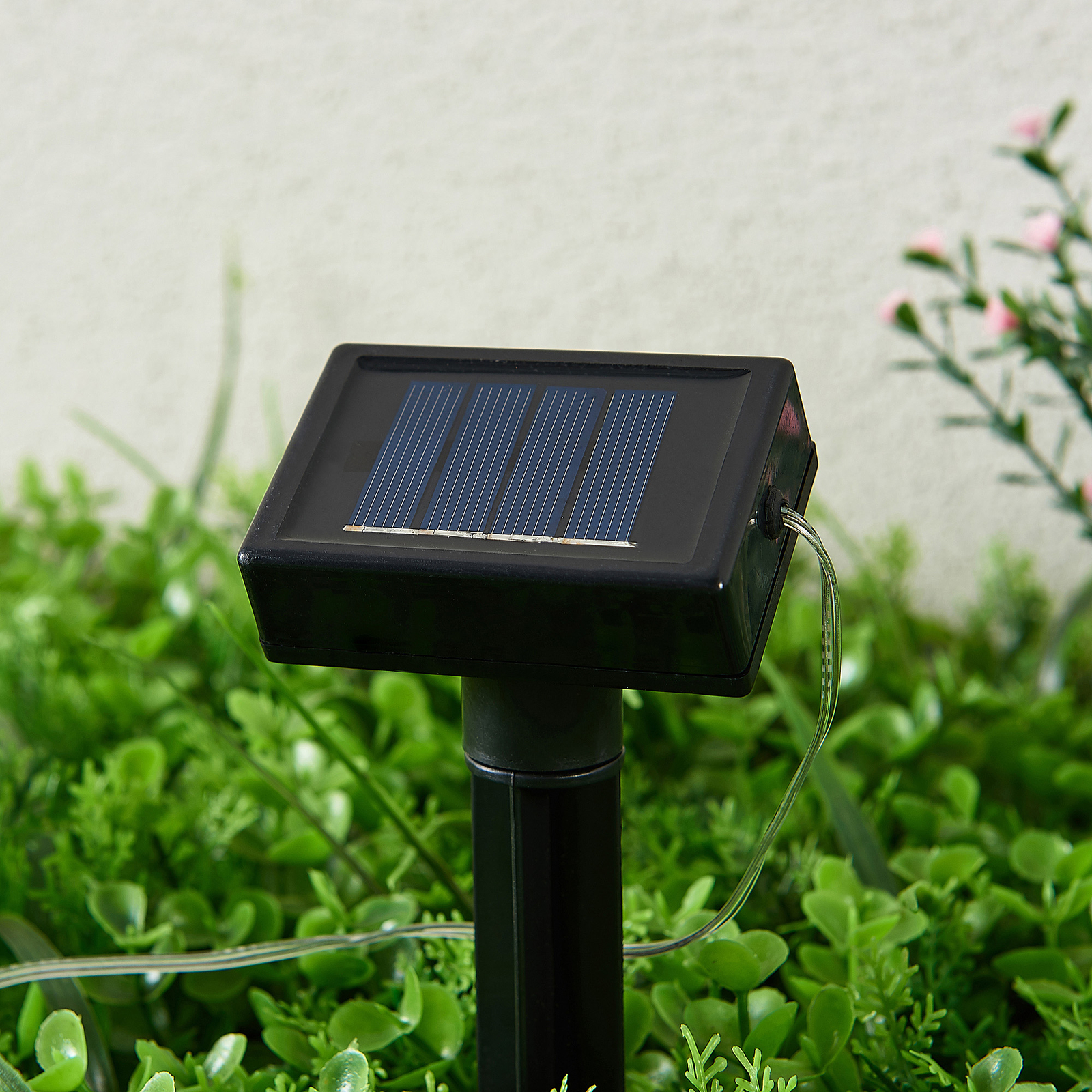 Lindby Lampini LED-Solar-Lichterkette