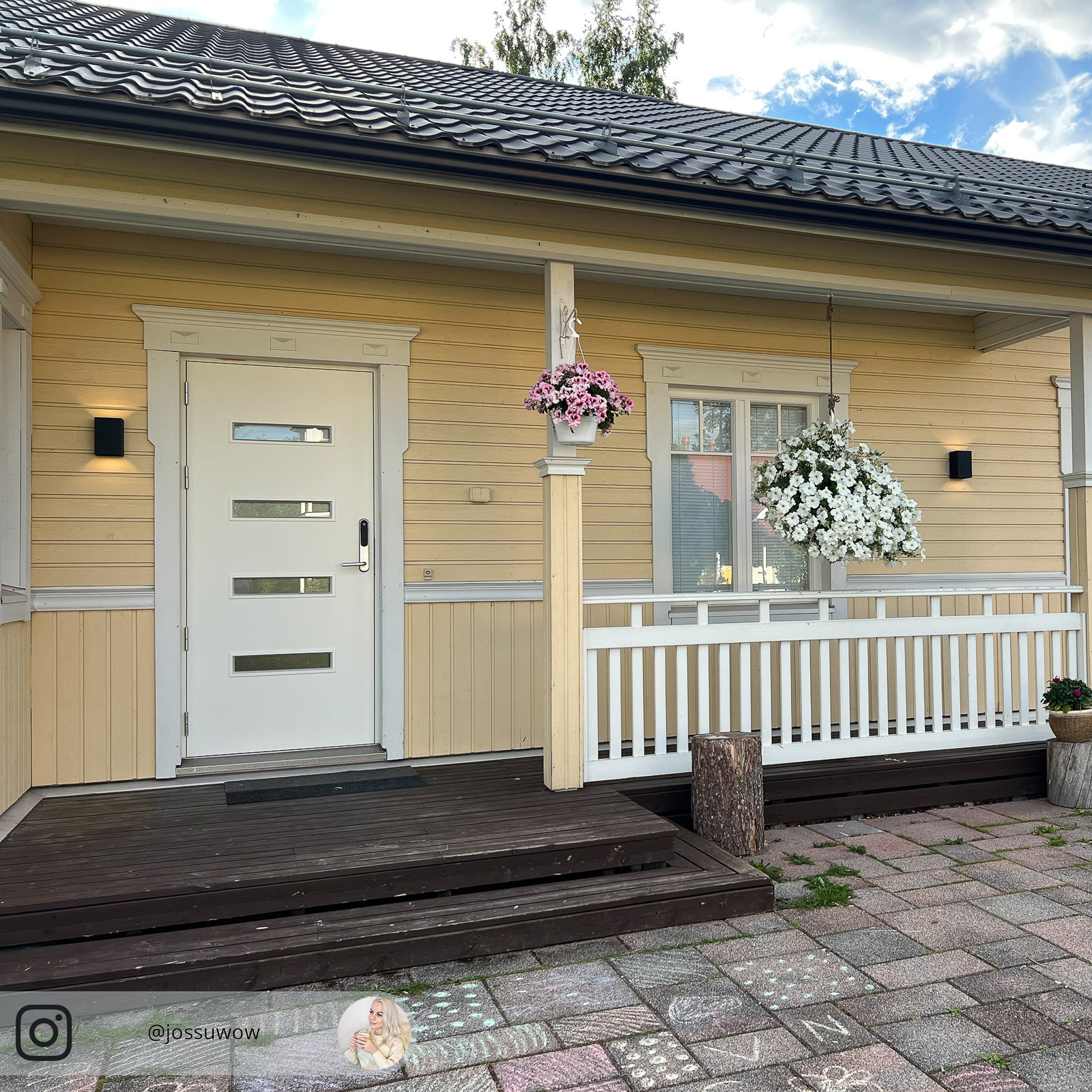 Resonate Candeeiro de Parede Exterior White/Color Amb. Black - Philips Hue