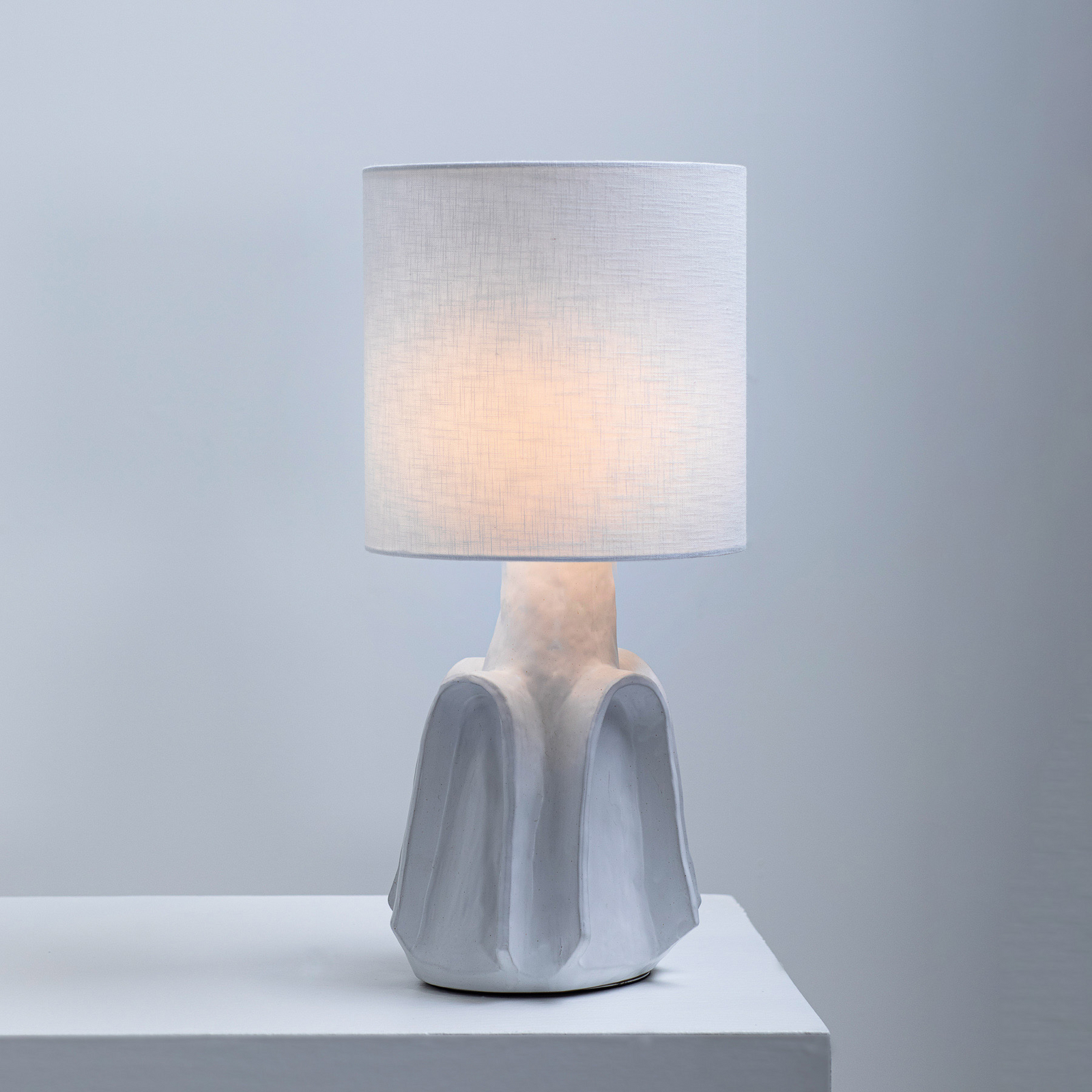 WHITE BILLY 02 bordlampe, stentøj, tekstil, E27 – Serax WHITE BILLY 02 bordlampe, stentøj, tekstil, E27 – Serax