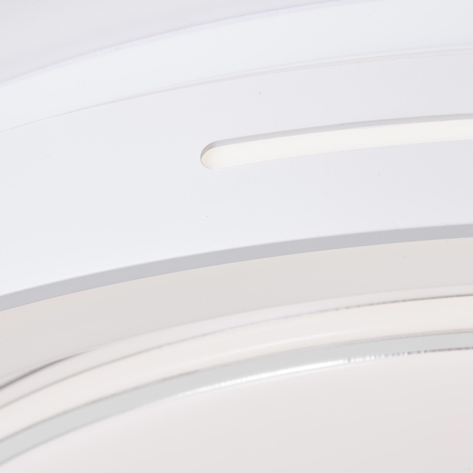 LED stropna svetilka Barty, bela/krom, Ø 48,5 cm, CCT, kovina