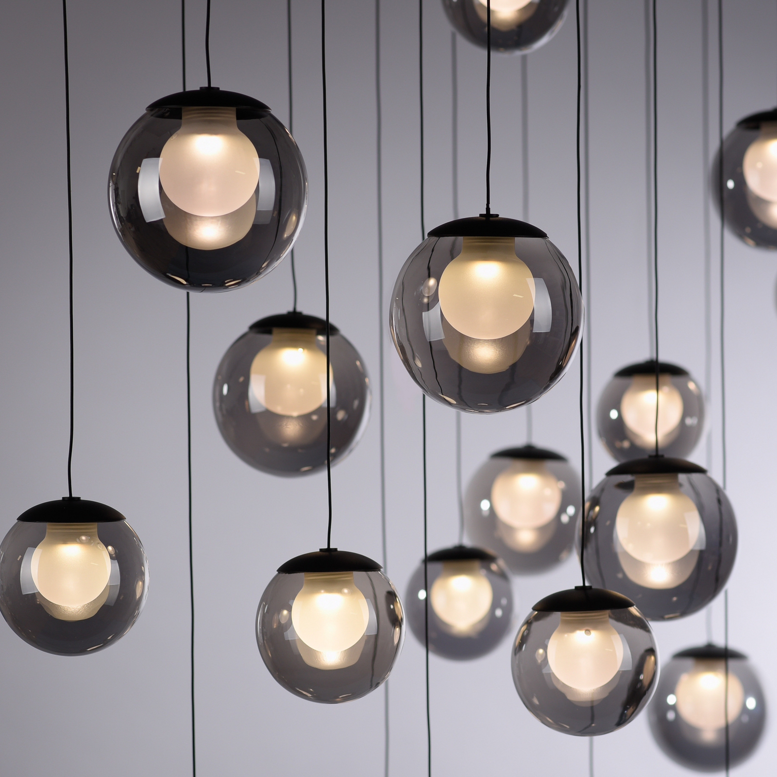 PURE LED-Hängelampe Popup, grau/rauchgrau, 100 cm, 13-fl.