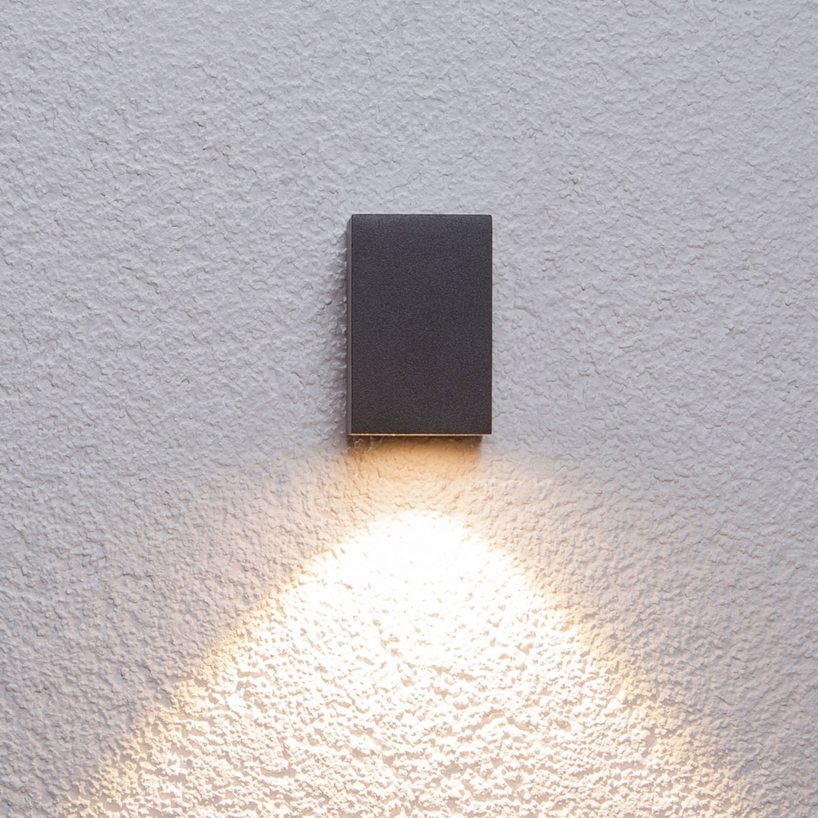 Grafitgrå udendørs LED væglampe Tavi, højde 9,5 cm