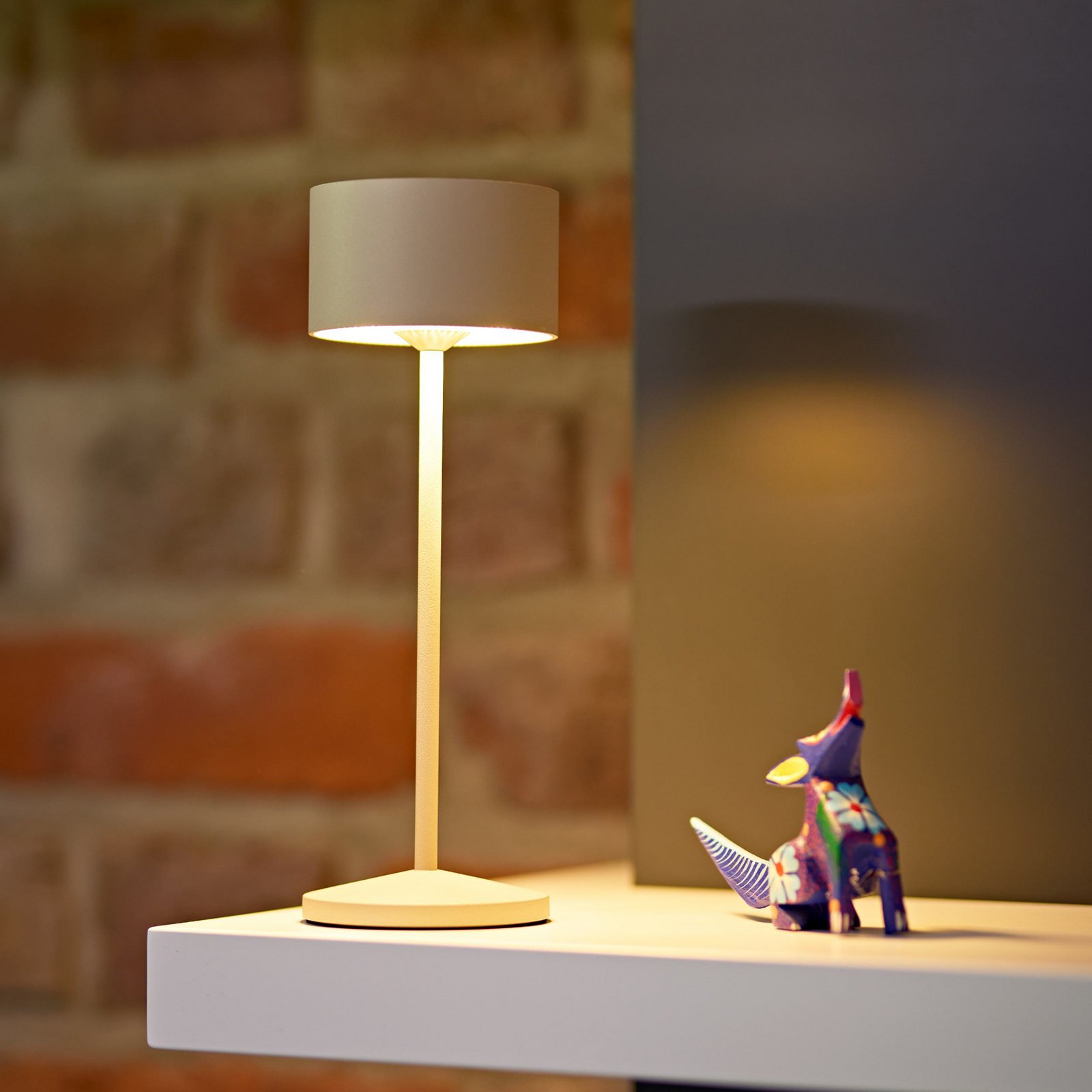 LED tölthető asztali világítás Veluna, bézs, magasság 25 cm, IP44, dimmelhető