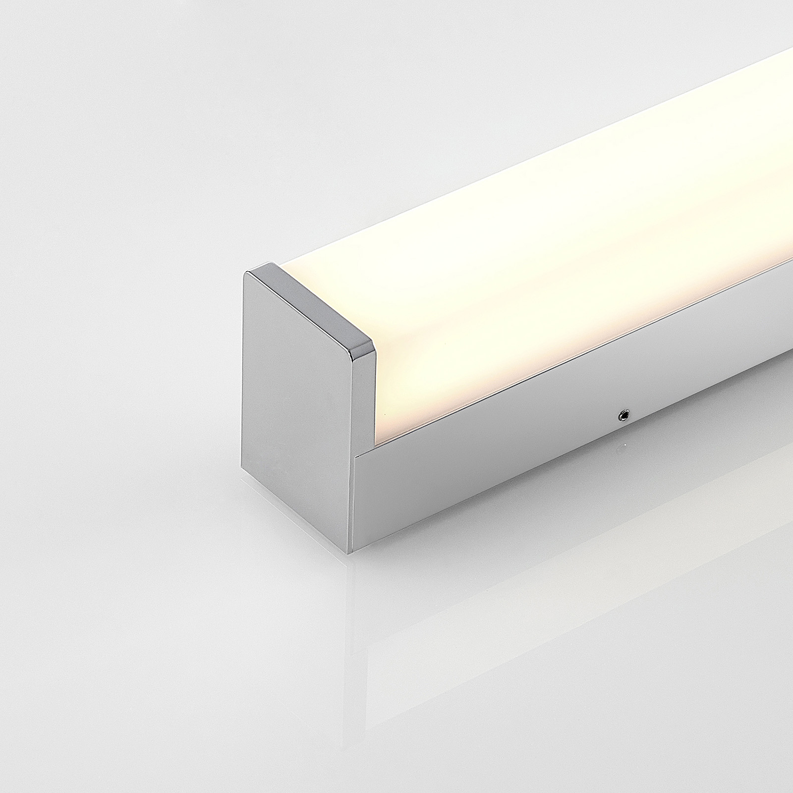 Lindby LED-Badezimmerlampe Klea, 60 cm, chrom, Metall, IP44
