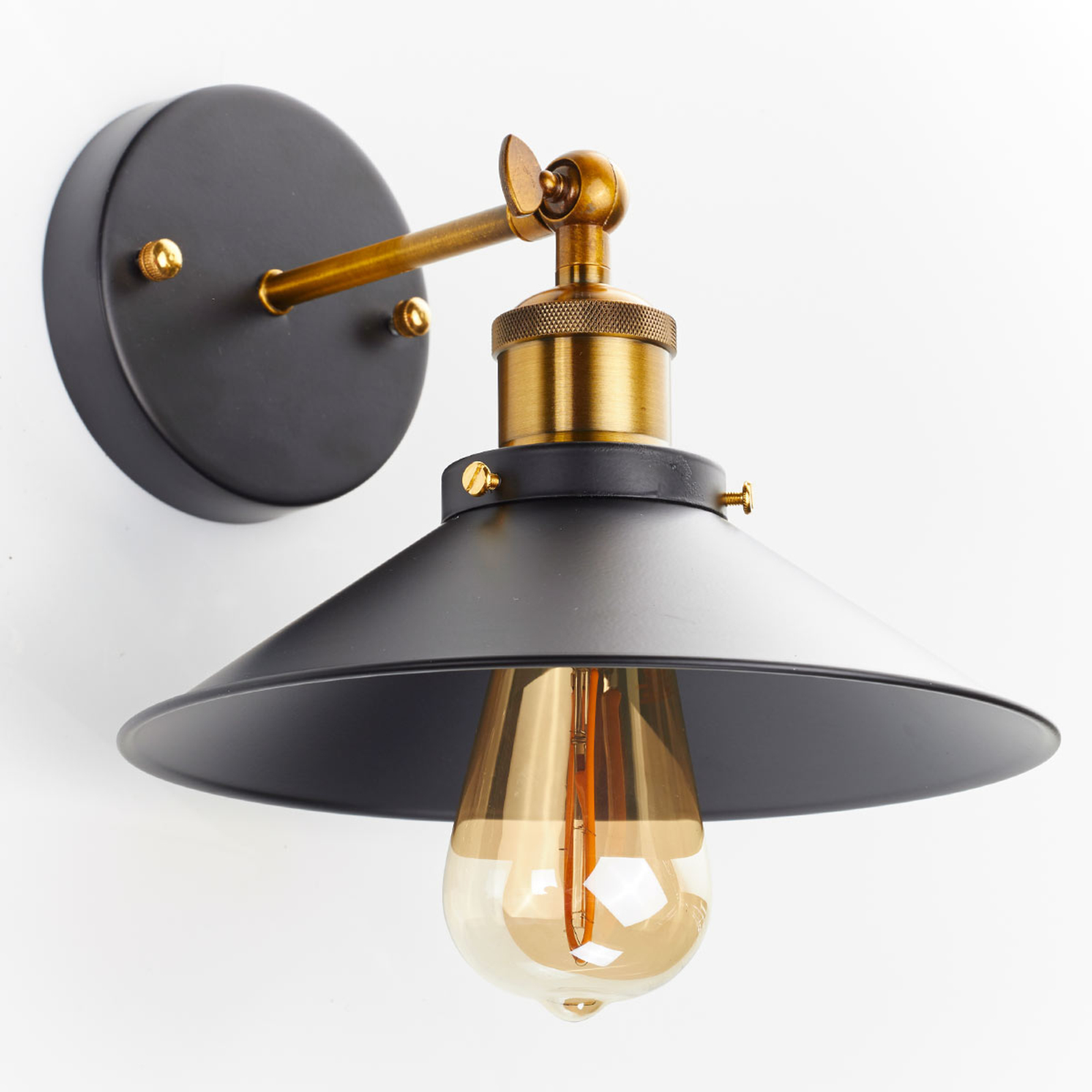 Wandlamp Viktor in industrieel ontwerp