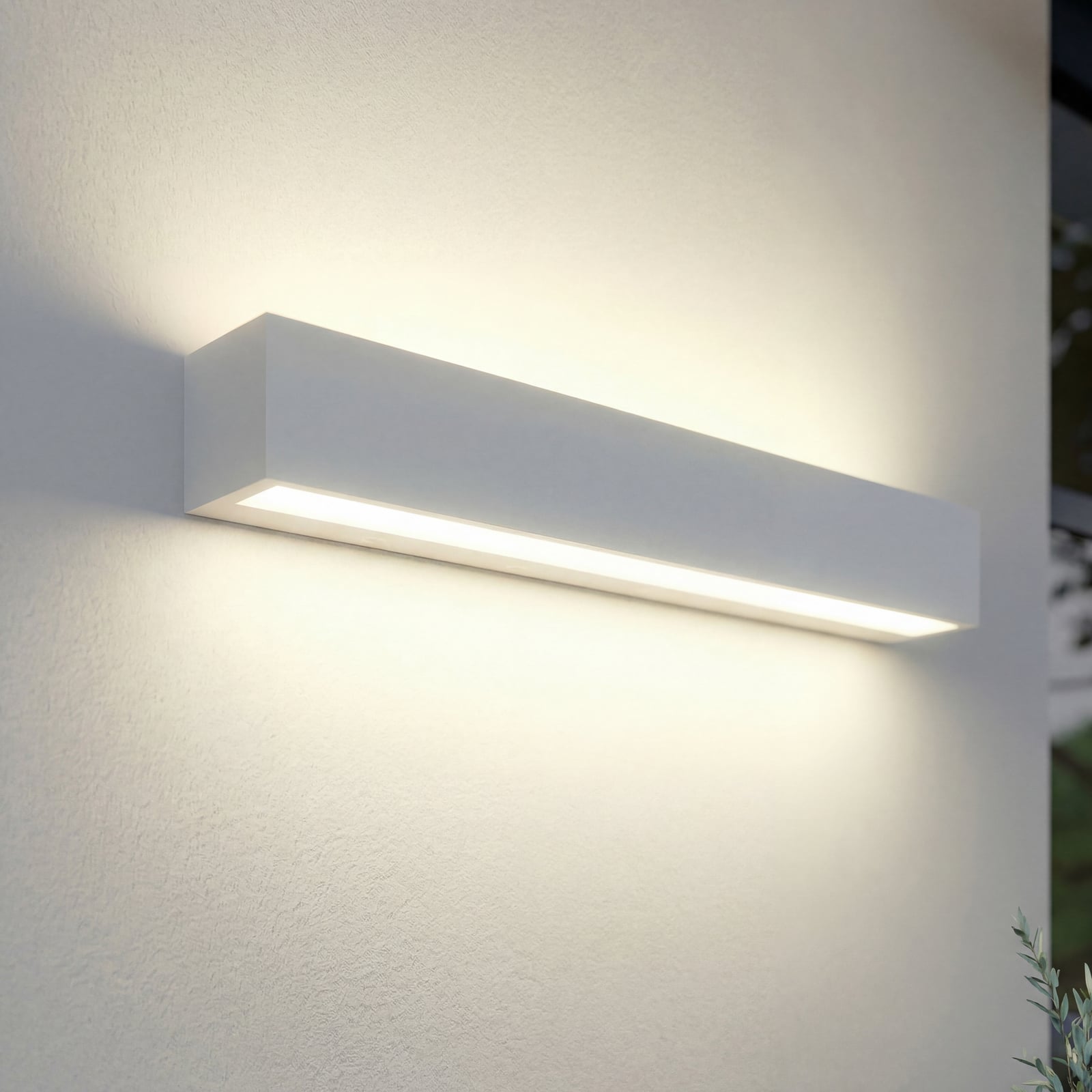 Εξωτερικός φωτιστικός τοίχου LED Lucande Lengo, 50 cm, λευκός, φωτισμός προς τα