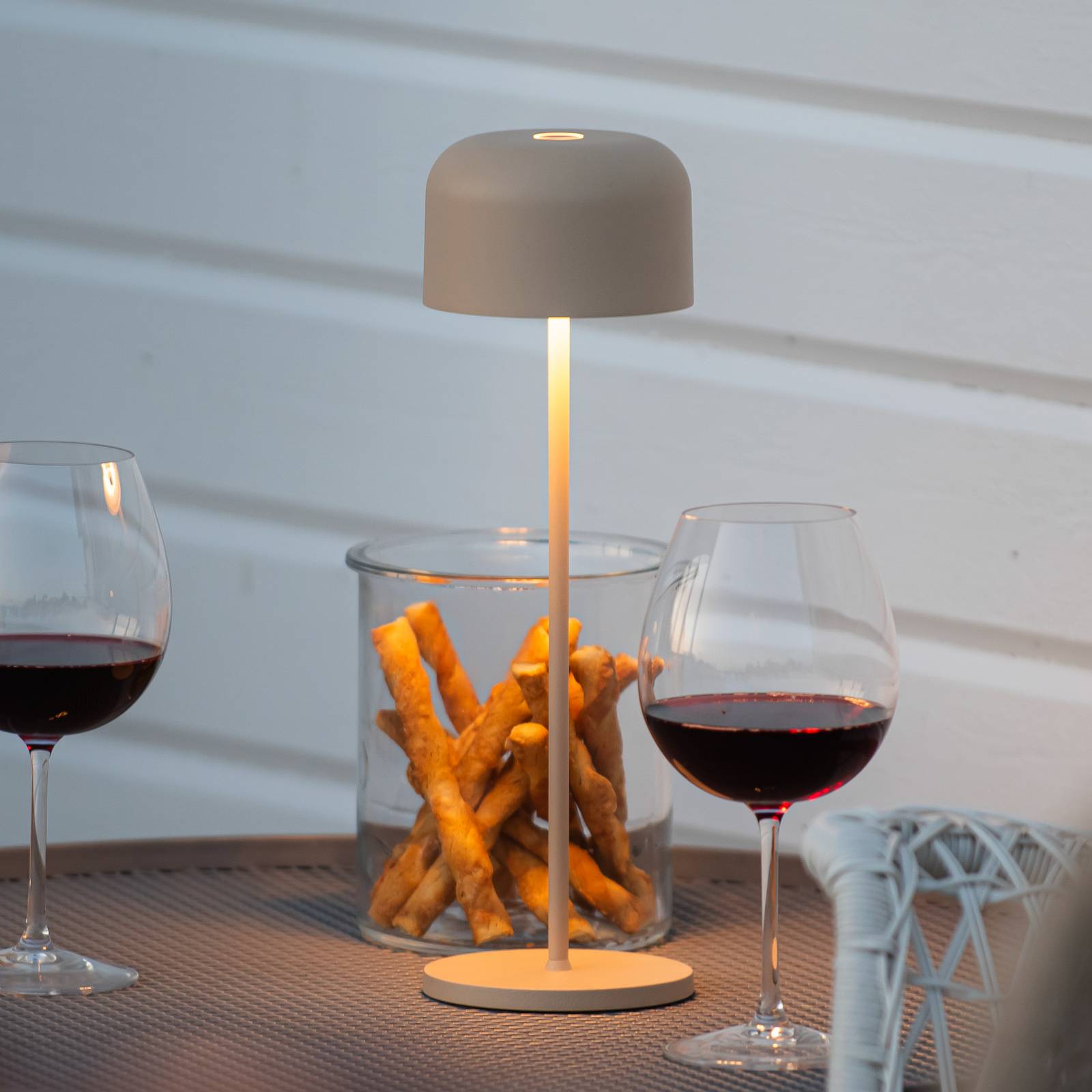 Konstsmide Lampe à poser LED rechargeable Lille, hauteur 36 cm, couleur sable, IP54, USB