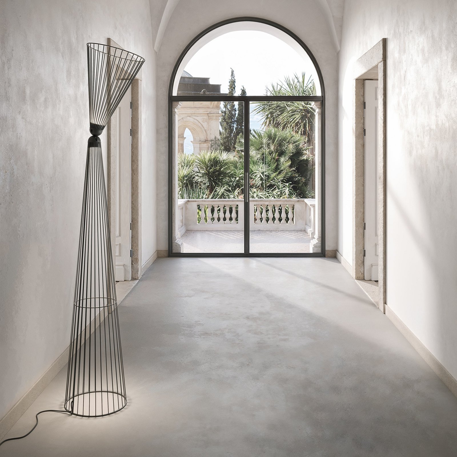 Karman LED floor lamp Ikonika, black, height 180 cm, metal