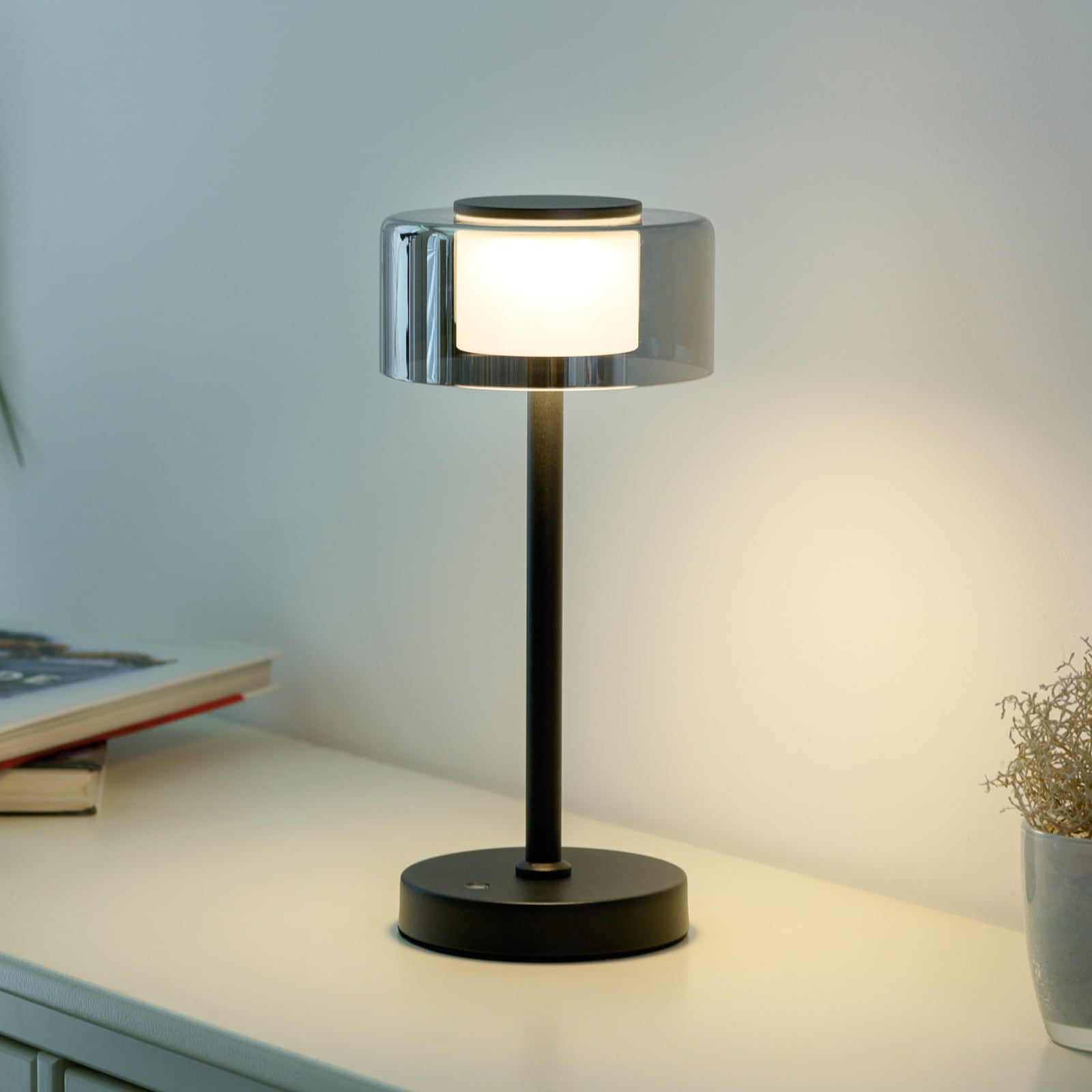 RIKA LED-bordlampe med batteri, svart, 33 cm, metall/glass, berøringsdemping