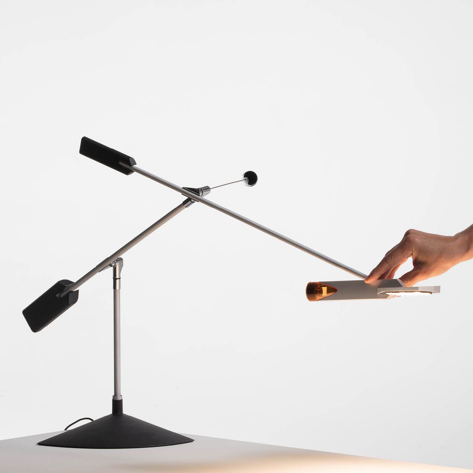 Lámpara de mesa LED Stilnovo Halley, proyección 100 cm, gris
