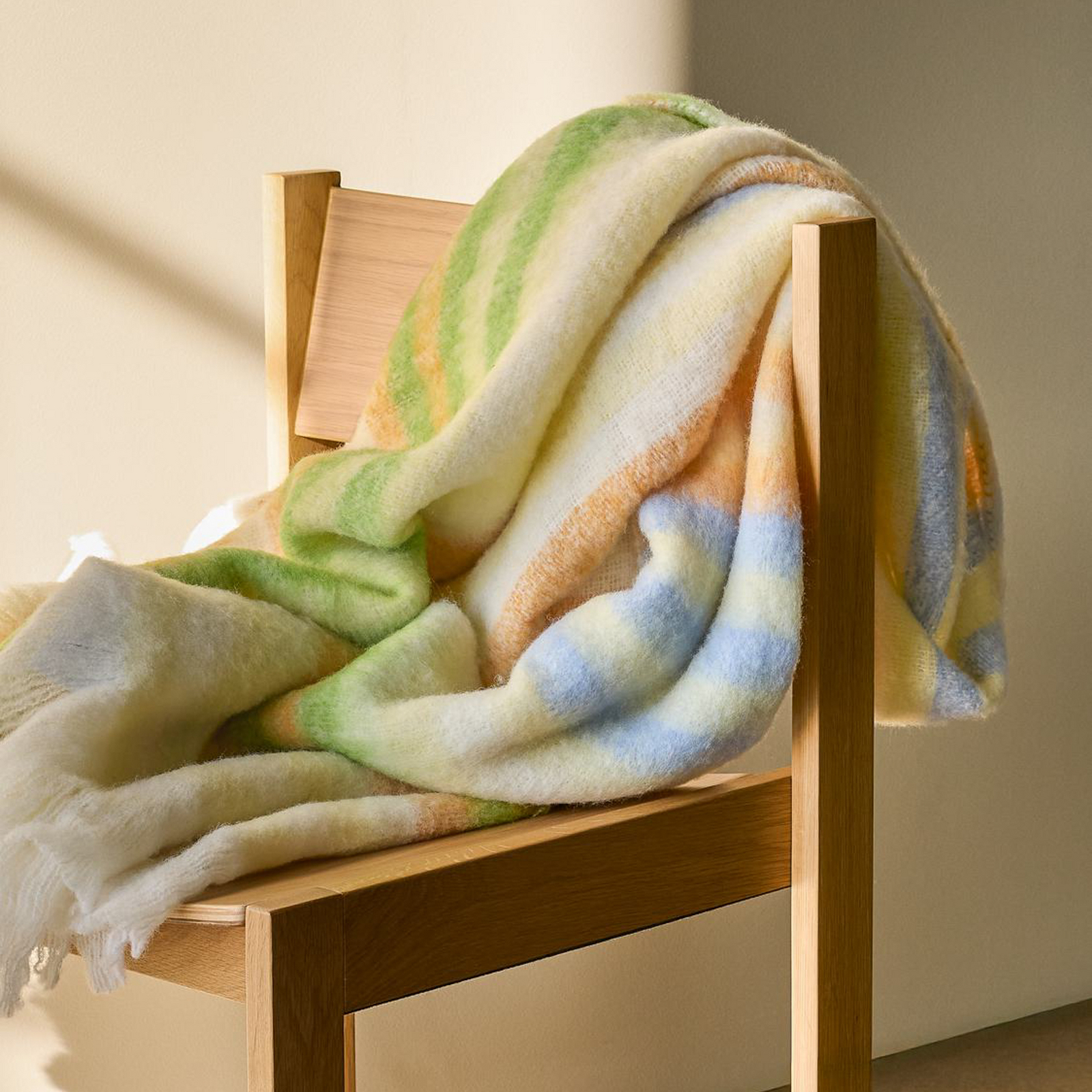 Loom Decke, grün/gelb gestreift, 140 x 200cm - HÜBSCH