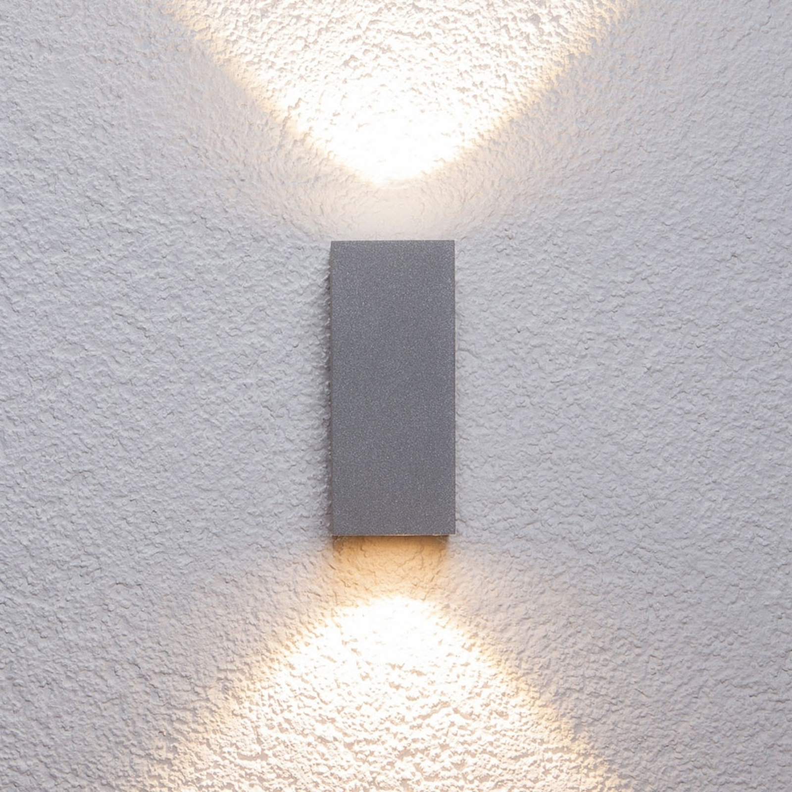 Lampenwelt.com Silberne Außenwandleuchte Tavi m. Bridgelux LED