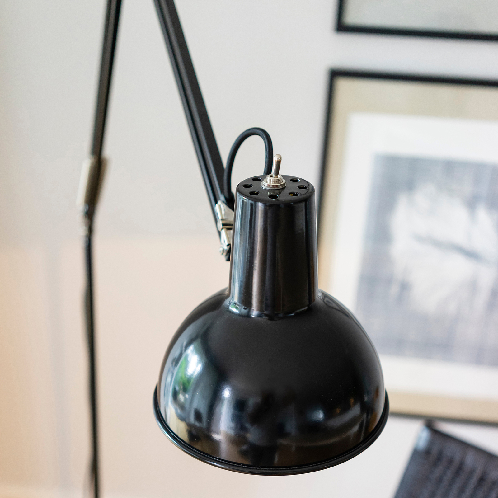 midgard Federzug floor lamp, adjustable, black
