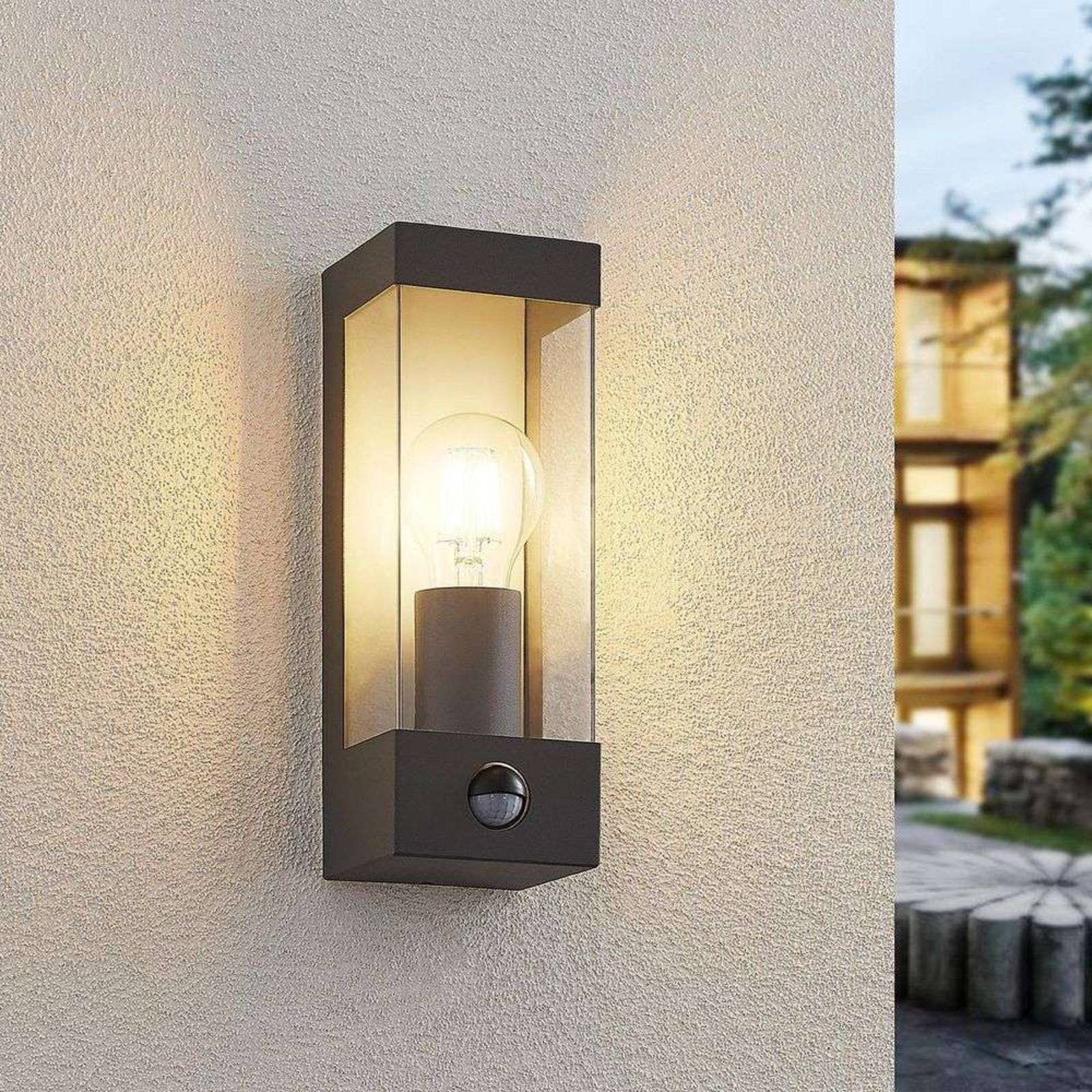 Tilian Outdoor Wall Lamp w/Sensor Dark Grey/Clear - Lindby