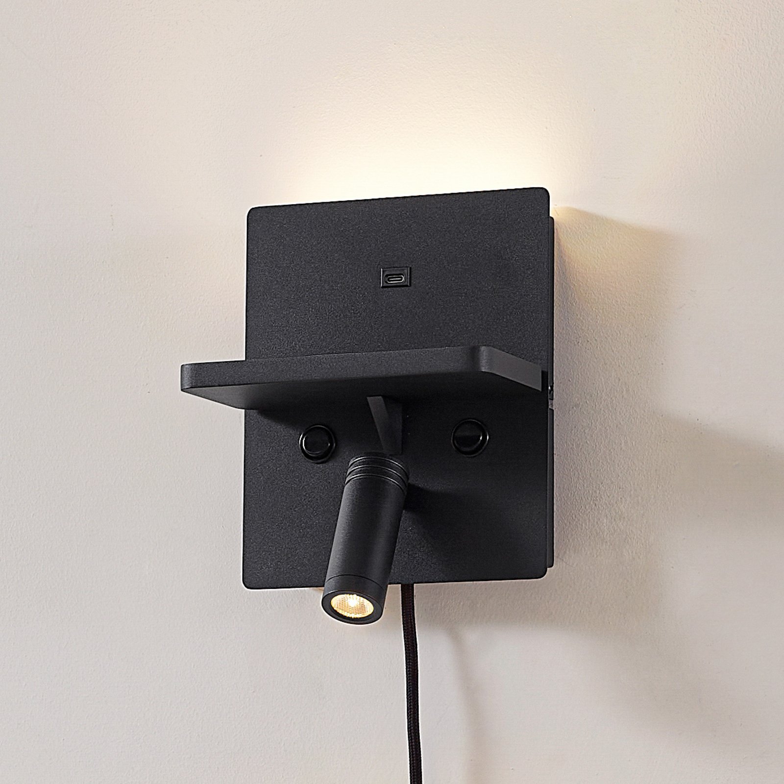 Lindby LED-seinälamppu Auden, musta, pistoke, latausasema
