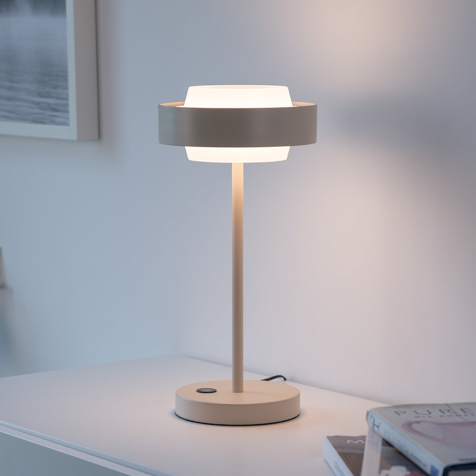 SCHÖNER WOHNEN Candeeiro de mesa LED Elmo, brisa de areia, 3000 K com regulador - candeeiros Sala de estar / jantar - Abajur de mesa - Moderno - Bege - Metal