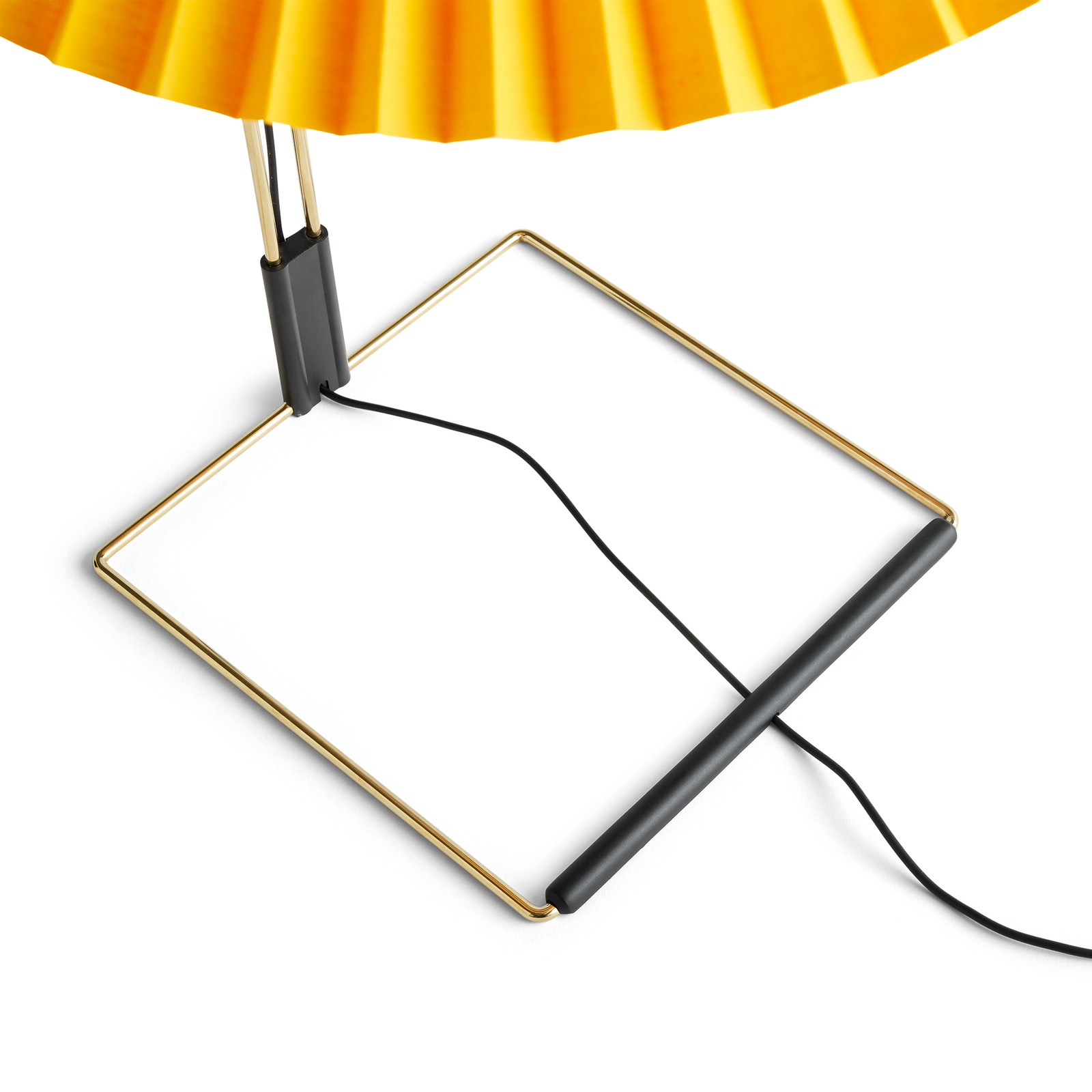 HAY Matin 300 LED-es pliszírozott asztali lámpa, sárga színben