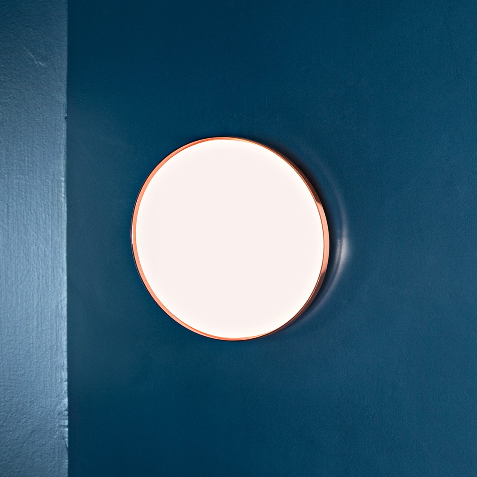 FLOS Clara - LED wall light with a copper ring