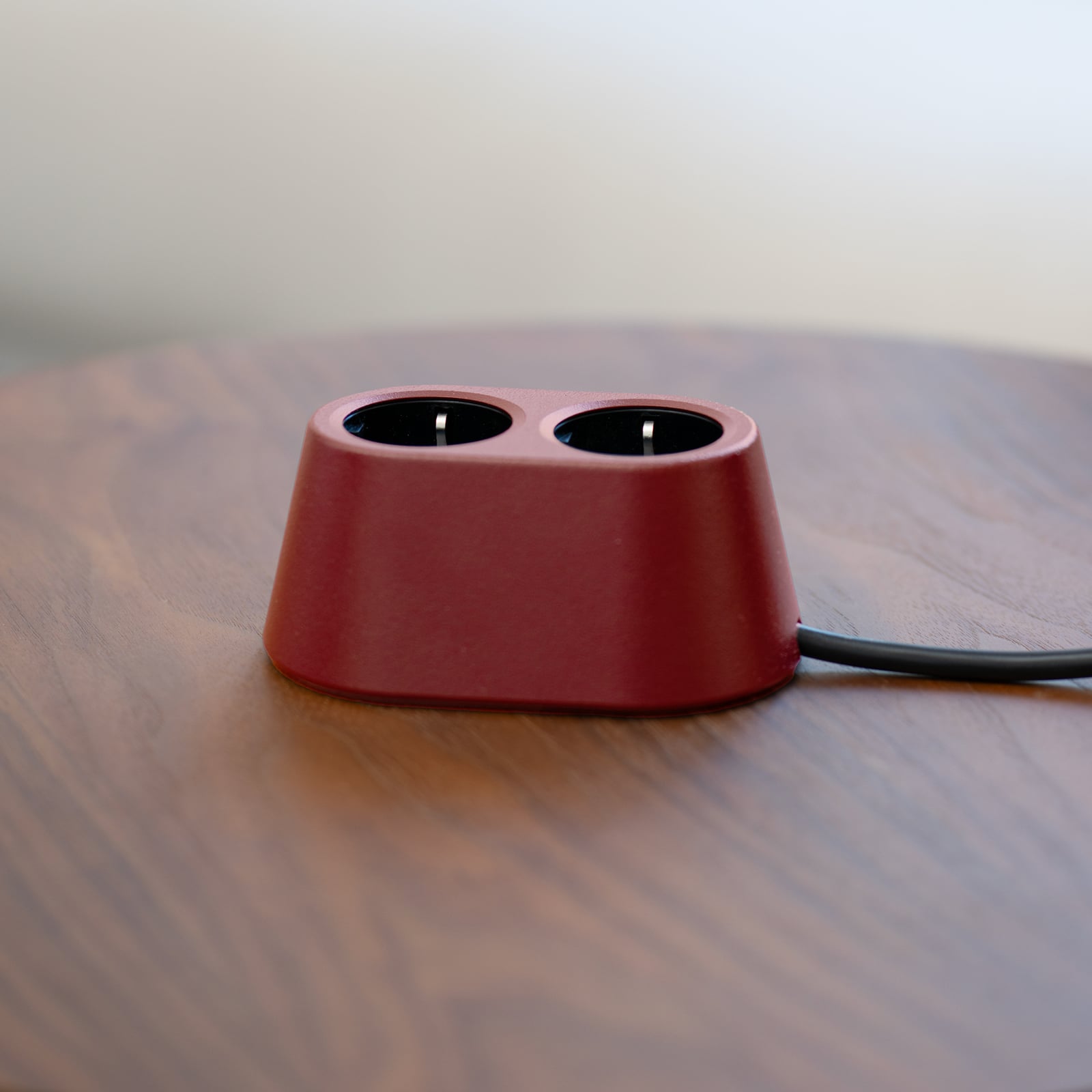 Prise NOMAD BLOCK rouge foncé 1TypeF+USB - Forming Function Prise NOMAD BLOCK rouge foncé 1TypeF+USB - Forming Function
