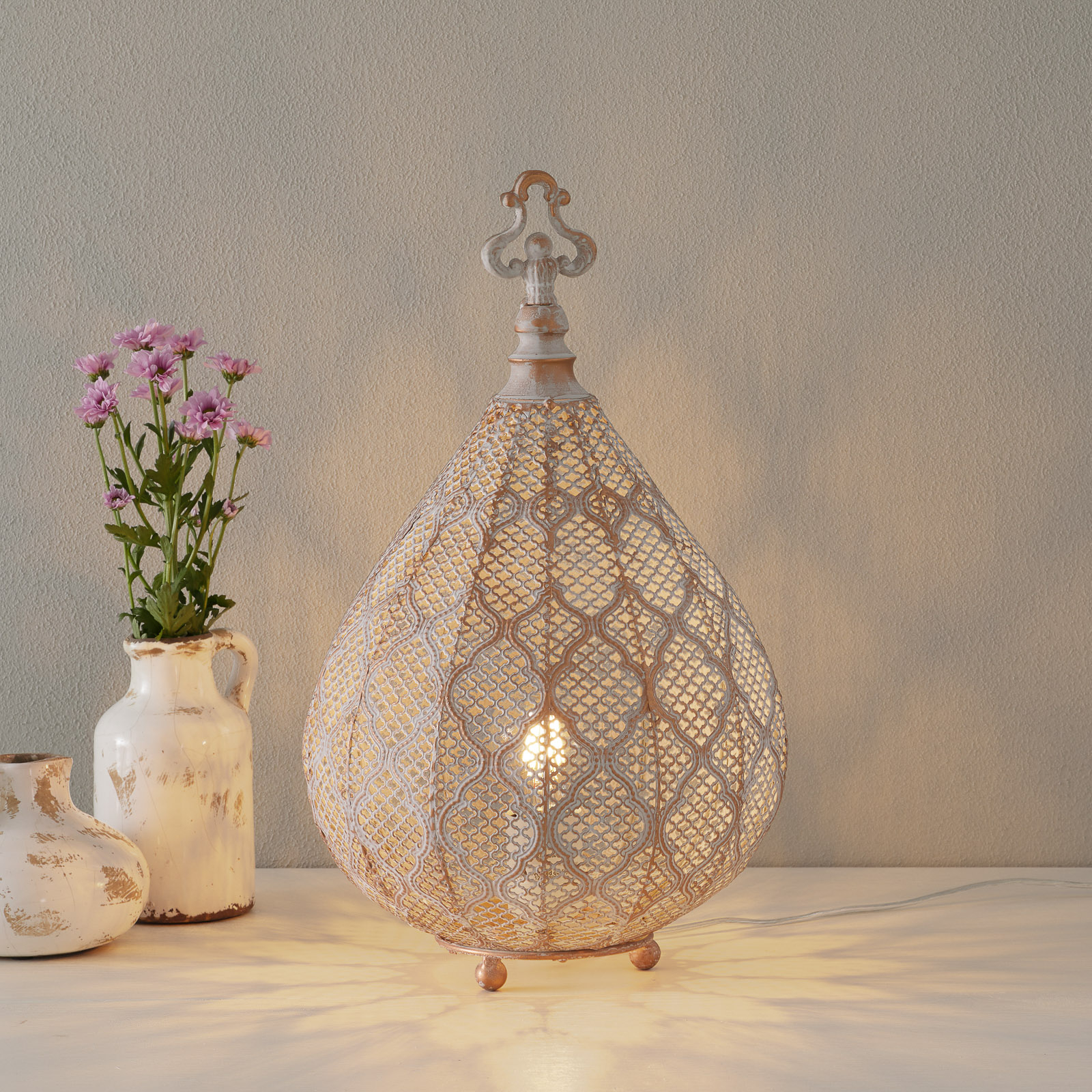Nabila LED table lamp with an oriental design