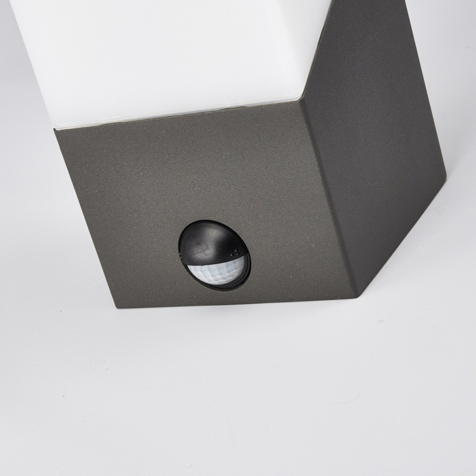 Kiran Buiten Wandlamp w/Sensor Graphite - Lucande